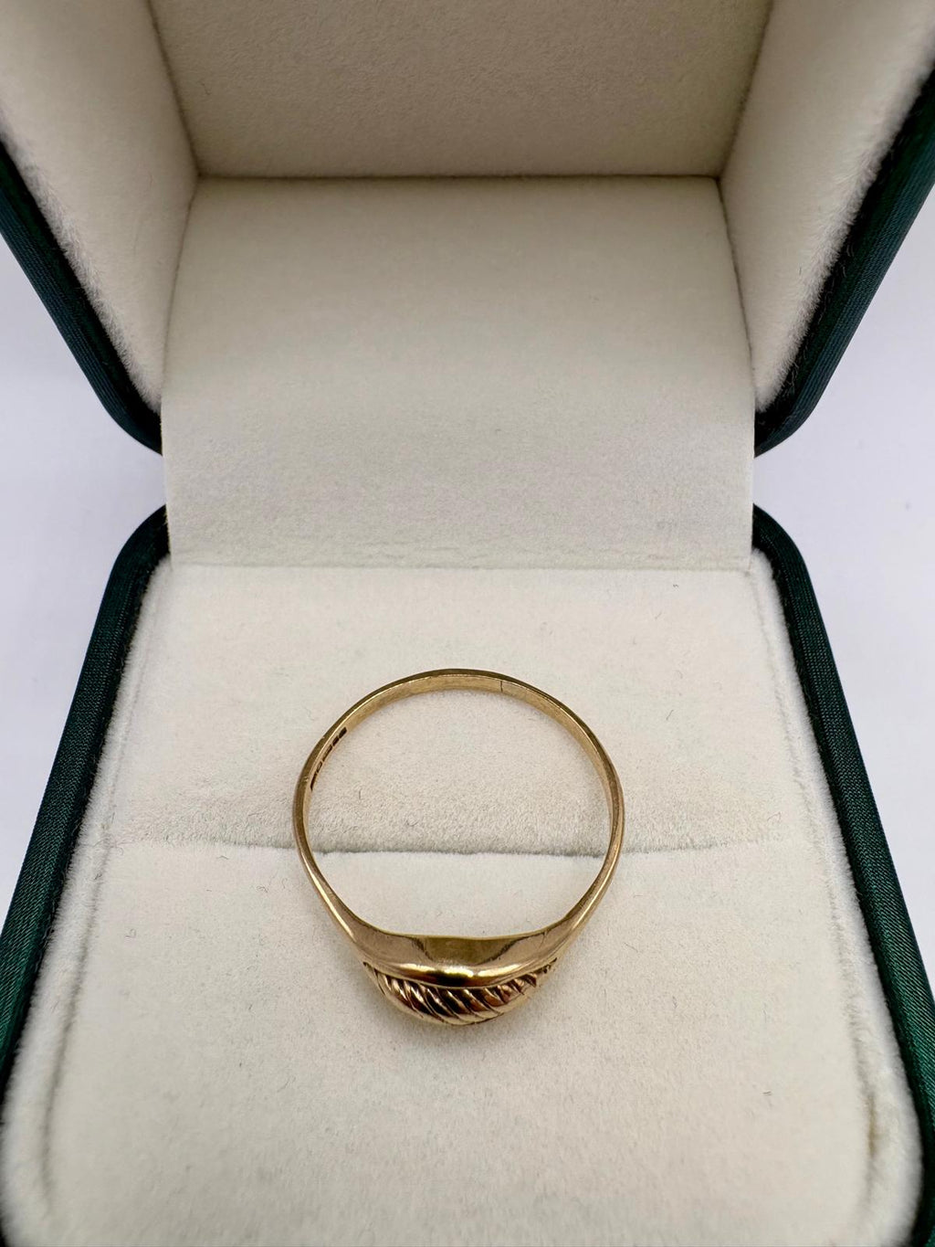 9ct gold croissant Style ring
