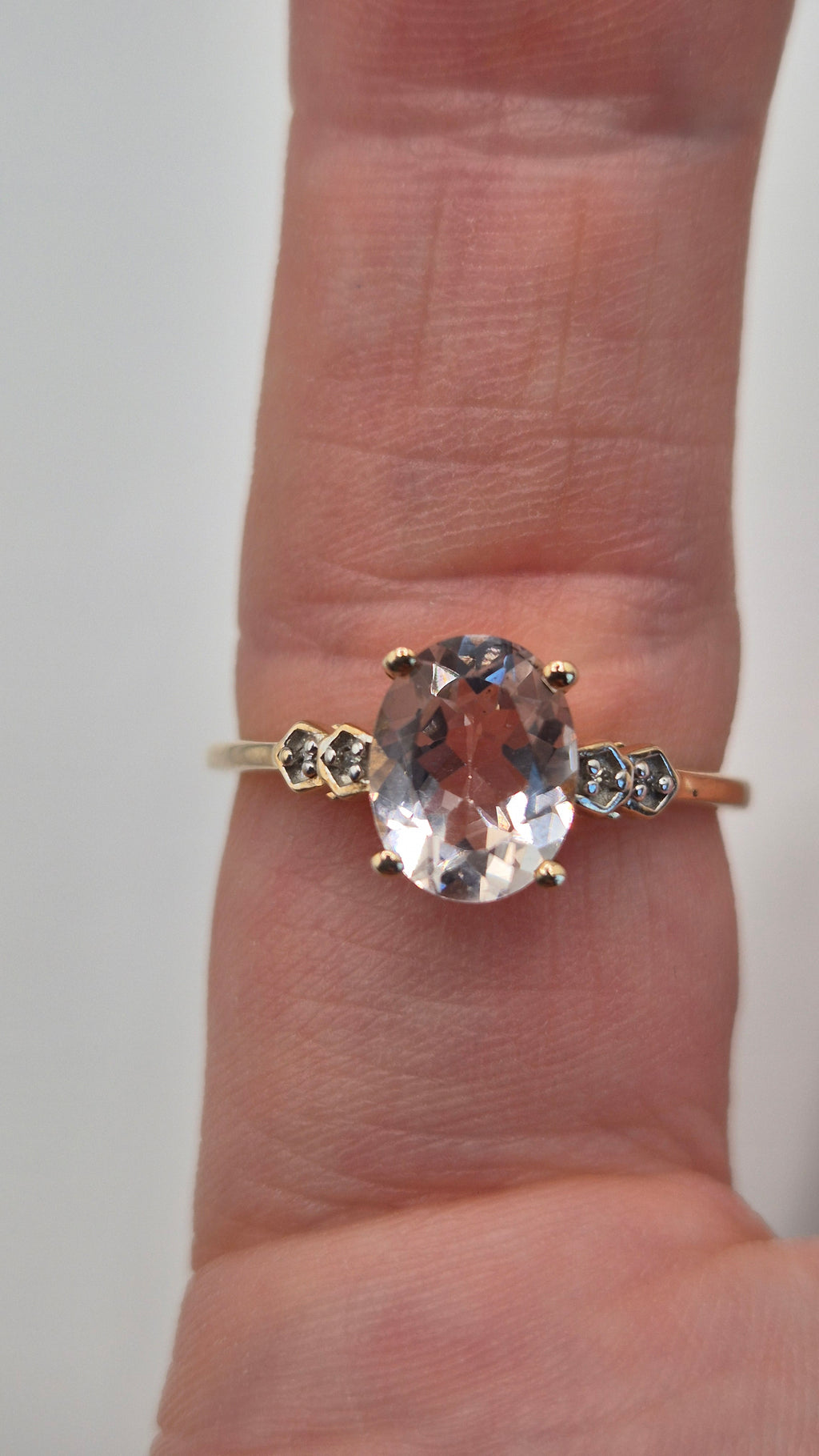 9ct gold morganite and diamond ring