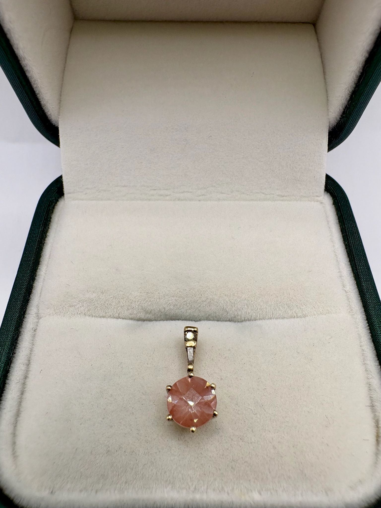 9ct gold pink gem pendant