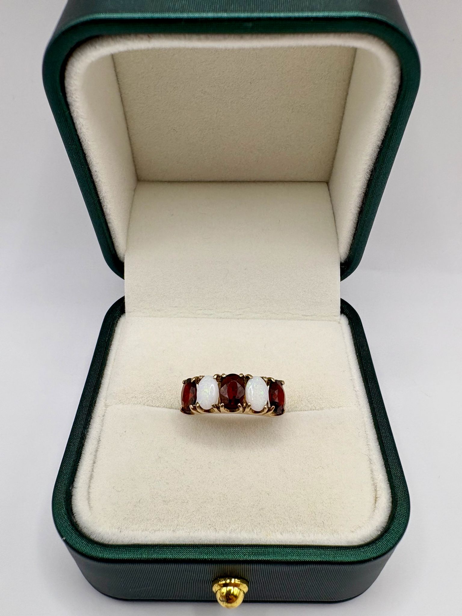9ct gold garnet and opal ring