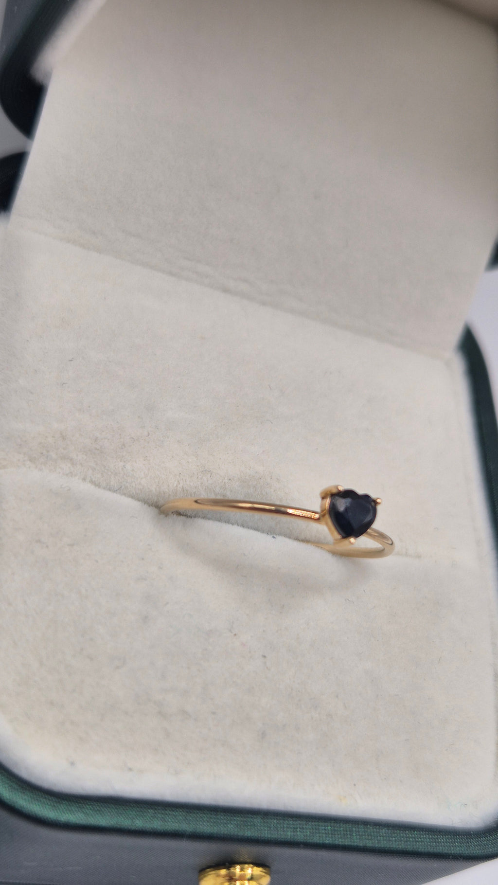 9ct gold sapphire heart ring