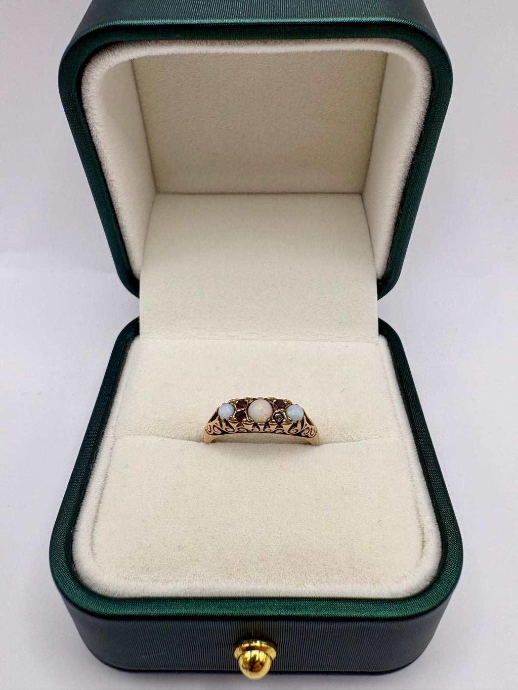 9ct gold vintage garnet and opal