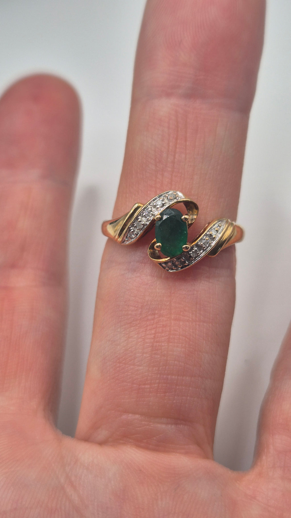 9ct gold emerald and diamond ring