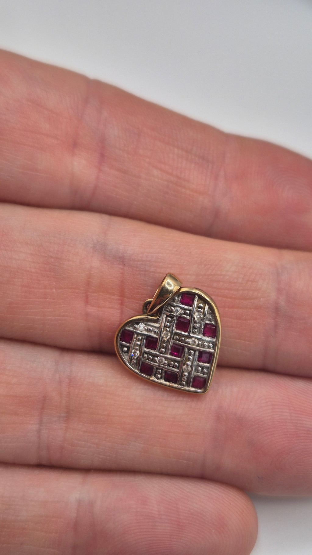 9ct gold heart pendant