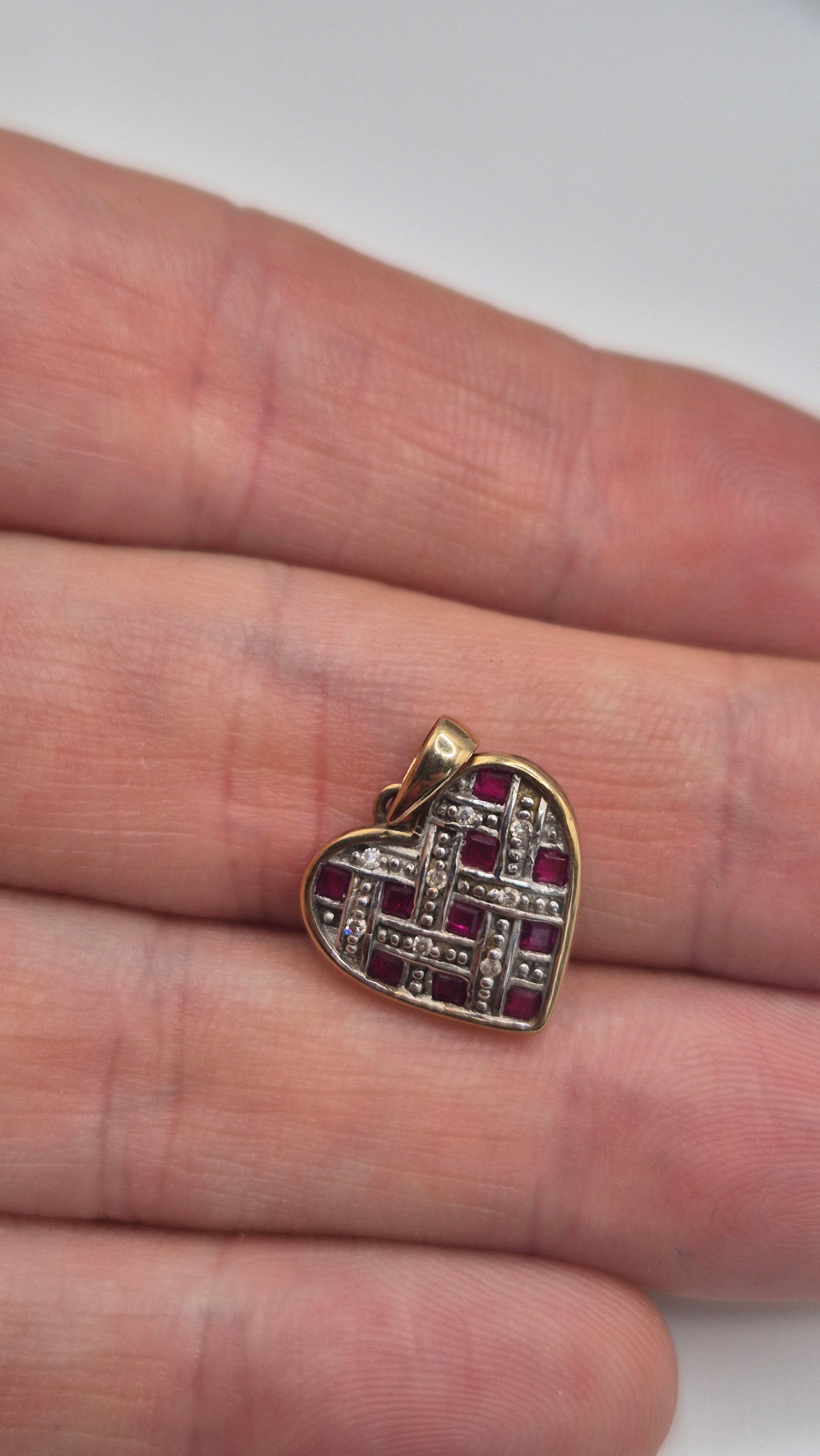 9ct gold heart pendant