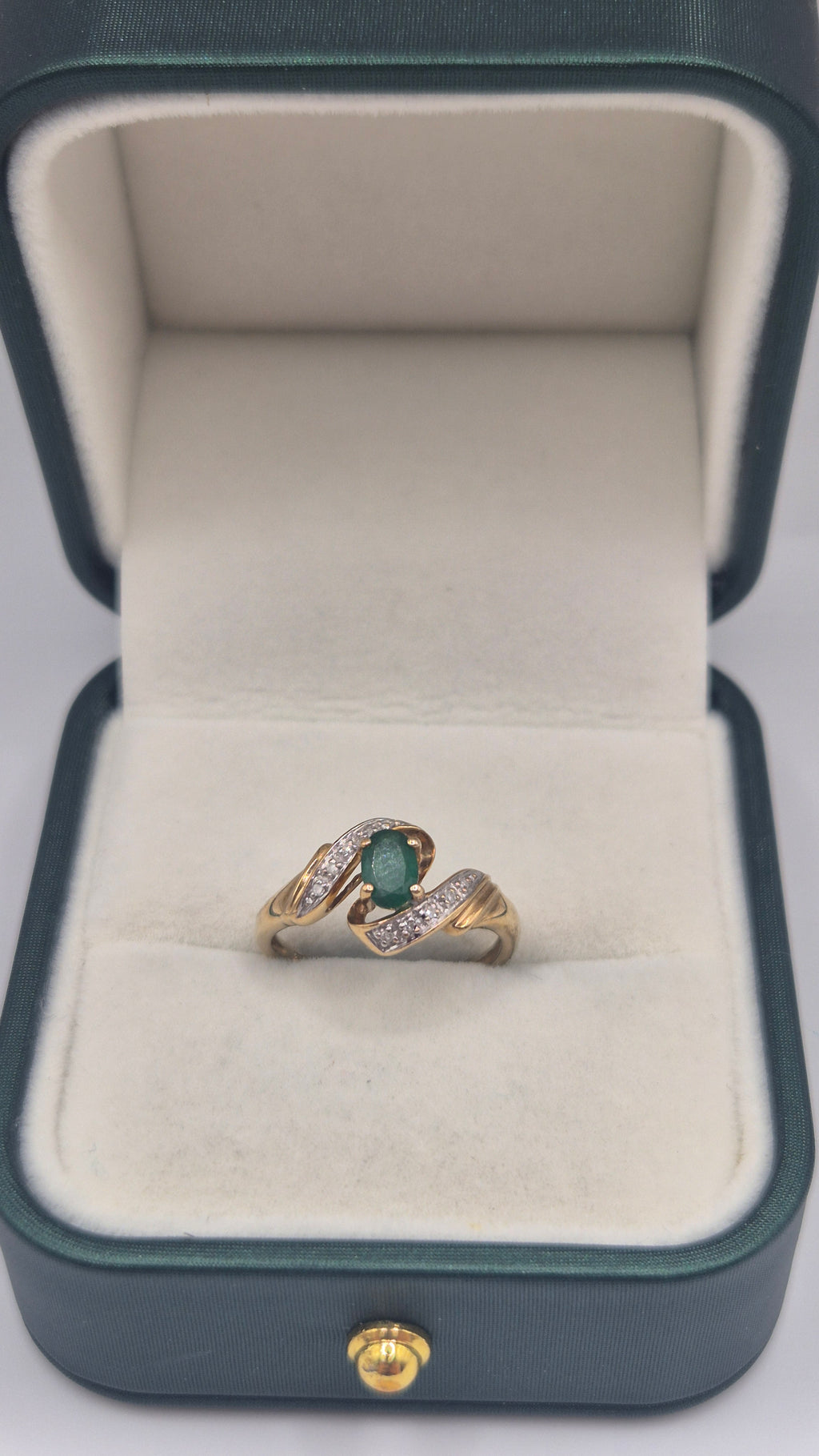 9ct gold emerald and diamond ring