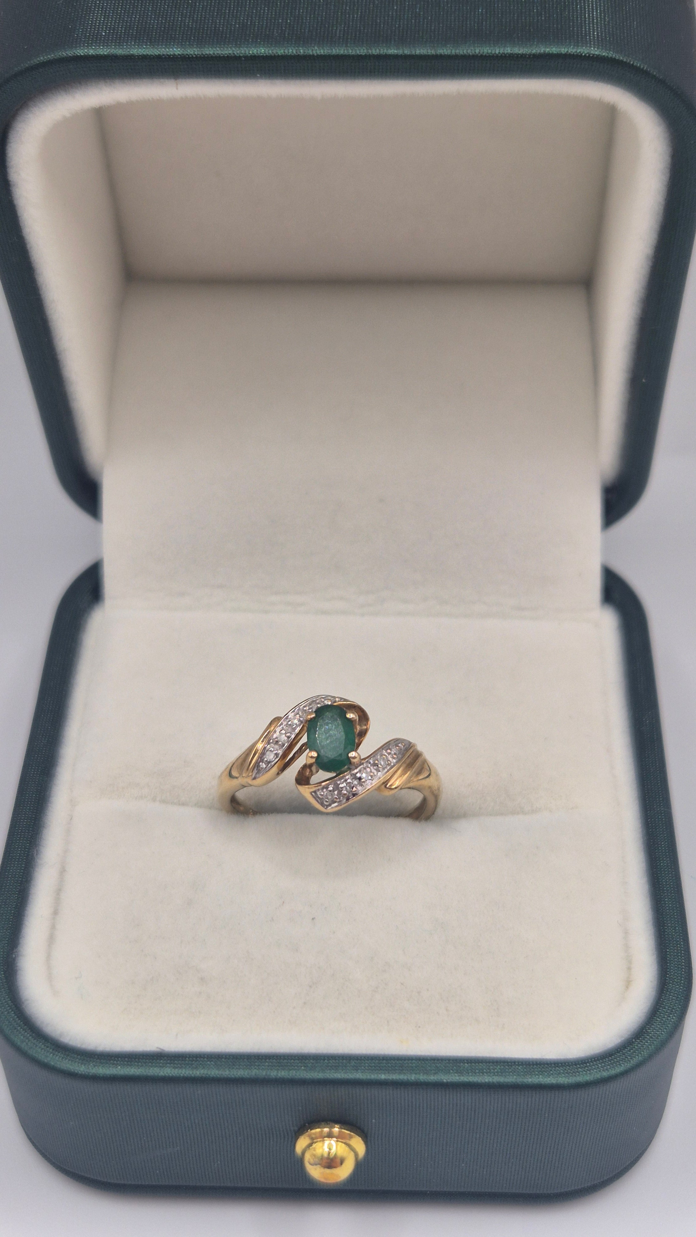 9ct gold emerald and diamond ring