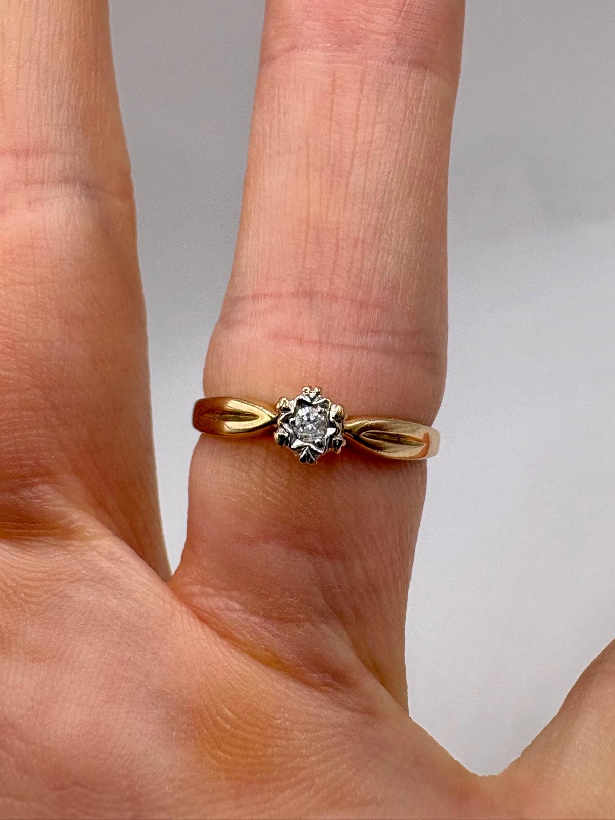 9ct gold diamond ring