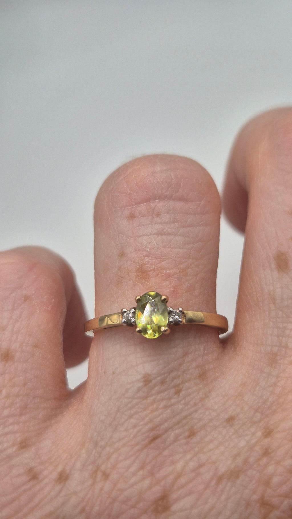 9ct gold sphene and diamond ring