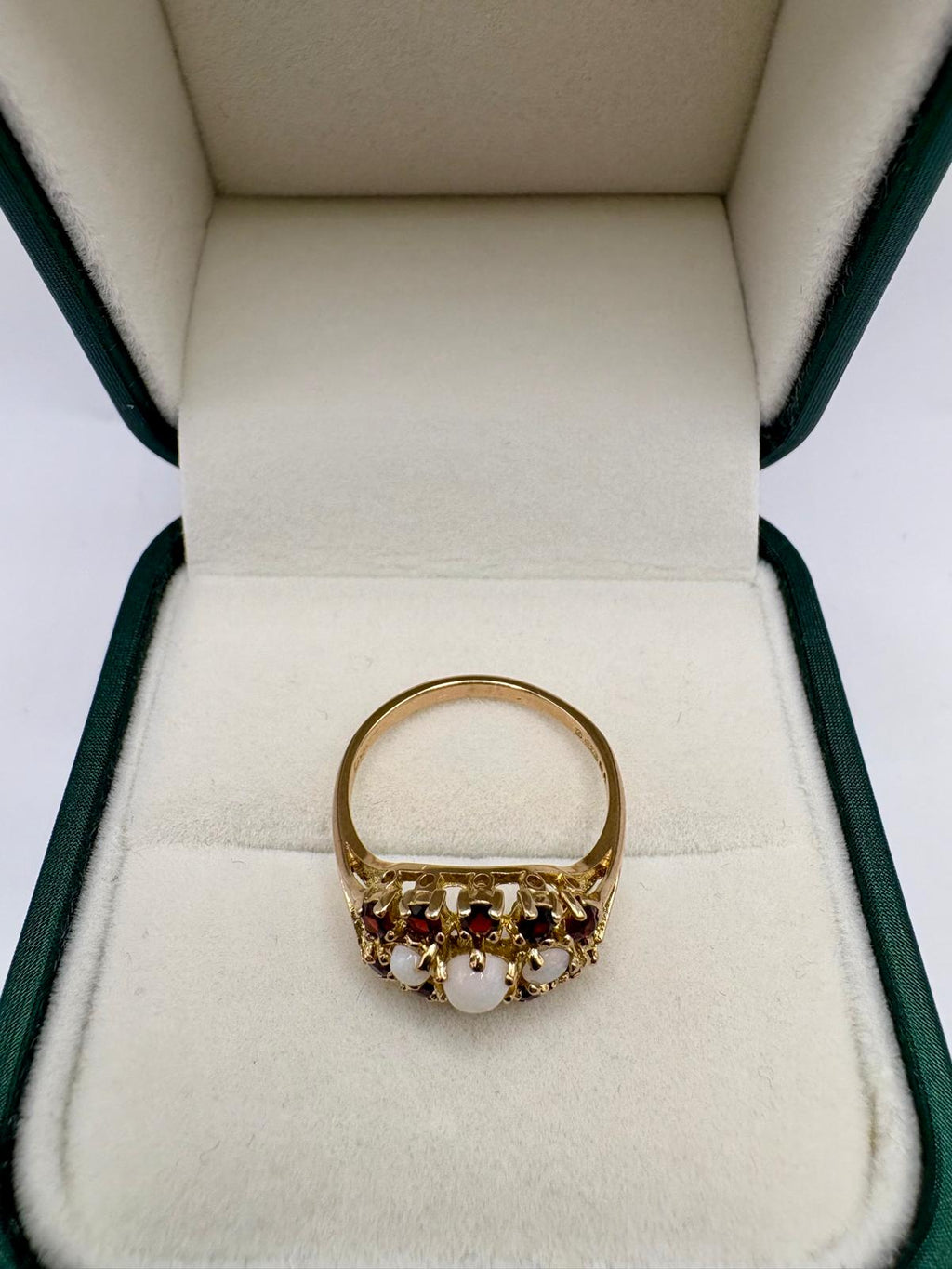 9ct gold garnet and opal ring