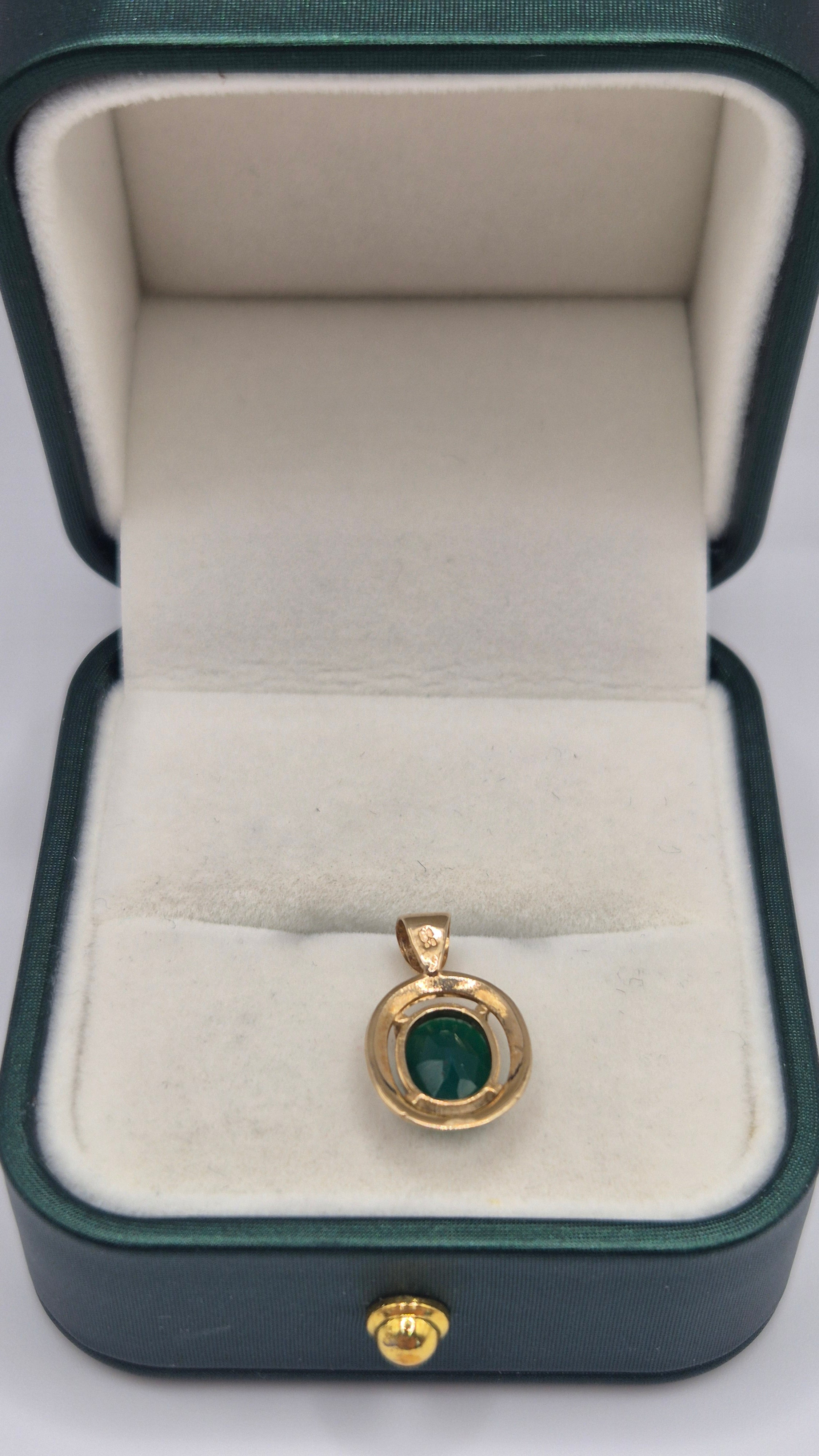 9ct gold green cz pendant