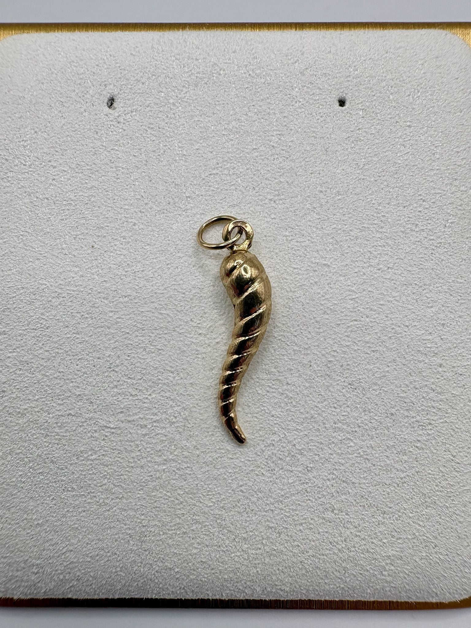 9ct gold horn of life pendant