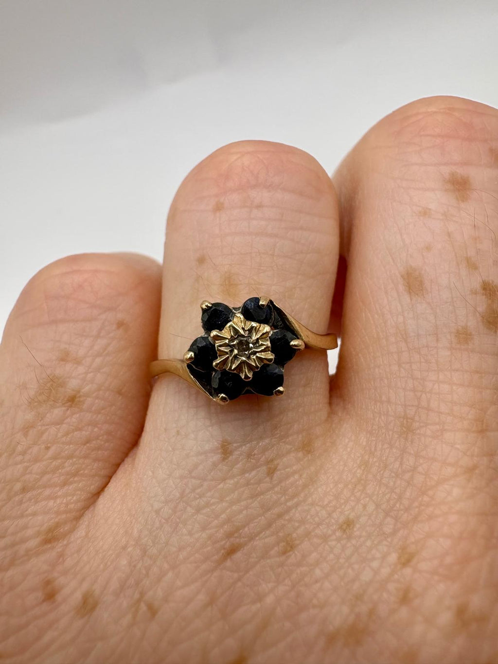 9ct gold sapphire and diamond ring