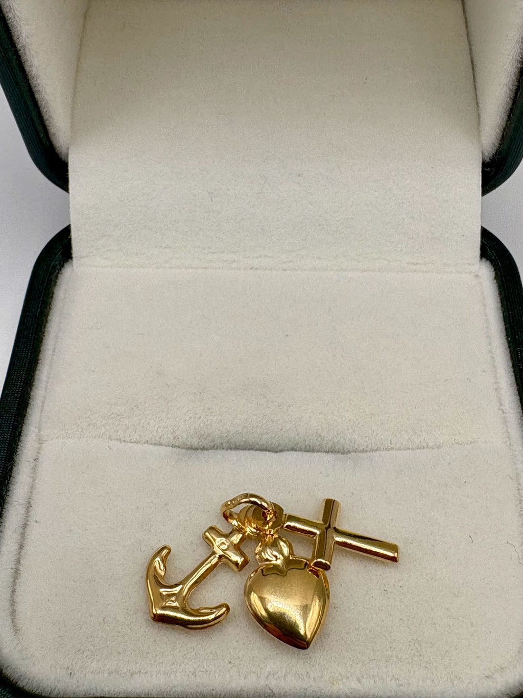 9ct gold hope, faith and charity charm