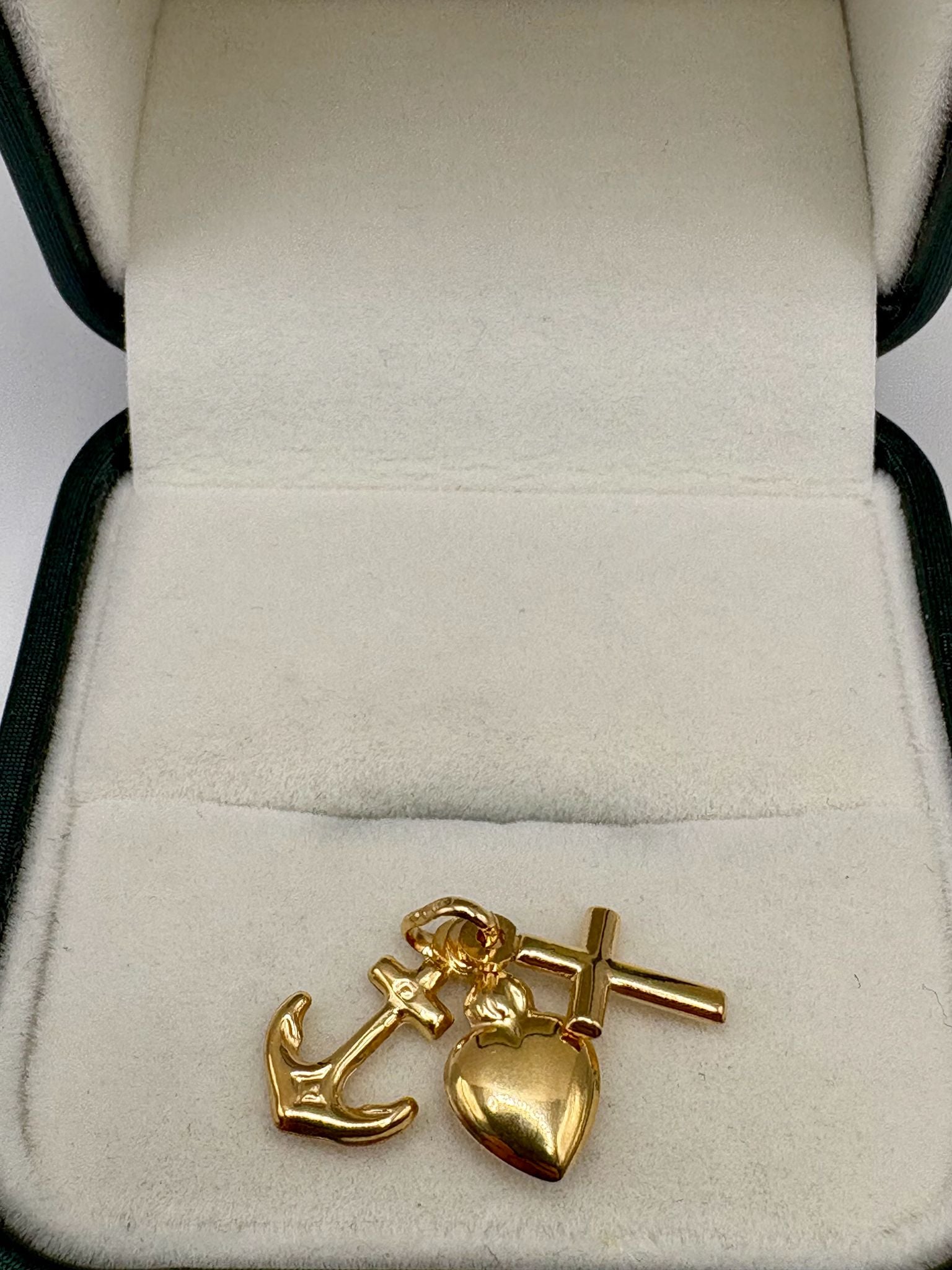 9ct gold hope, faith and charity charm