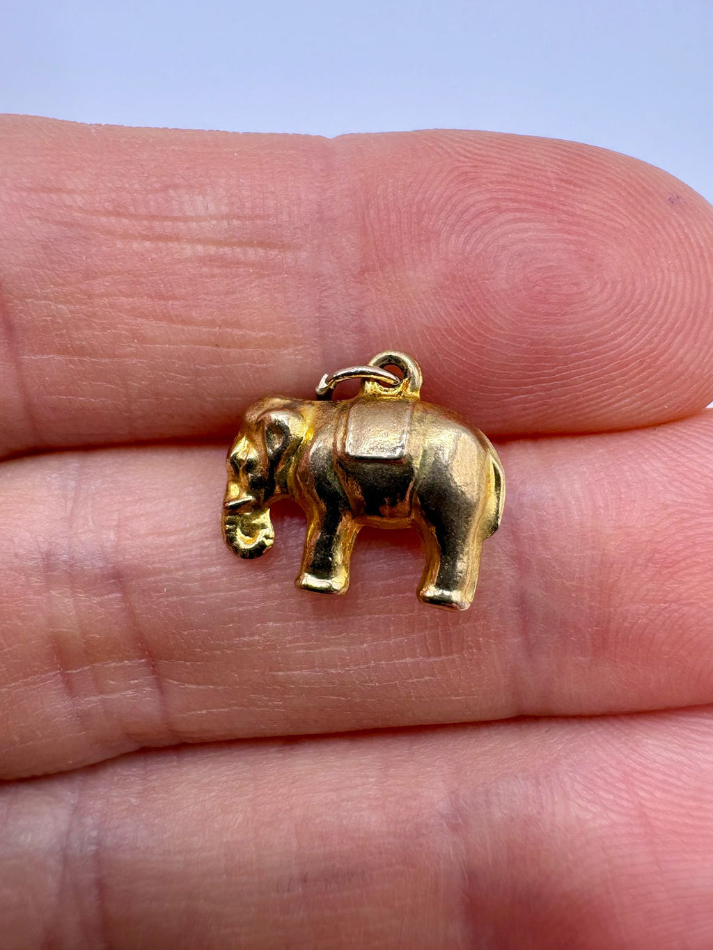 9ct gold elephant charm