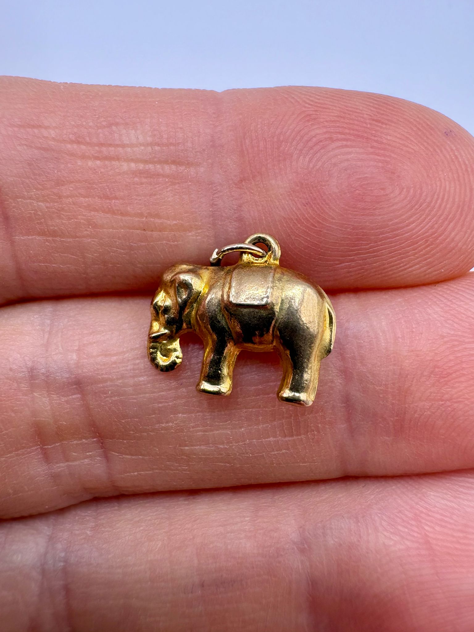 9ct gold elephant charm