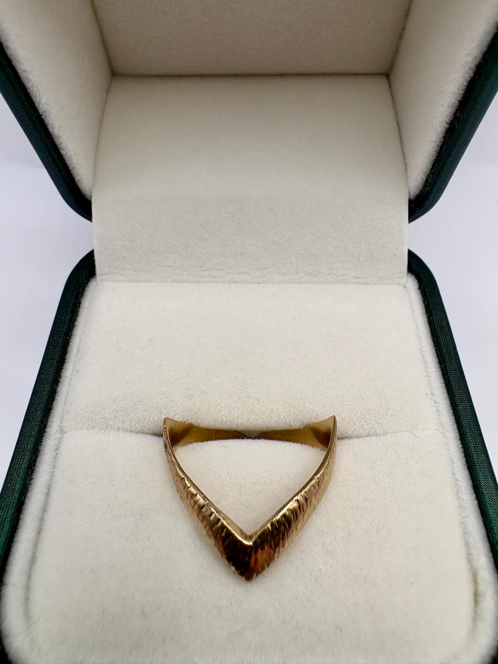9ct gold patterned double wishbone ring