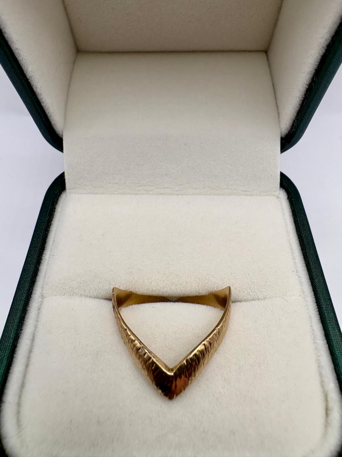 9ct gold patterned double wishbone ring