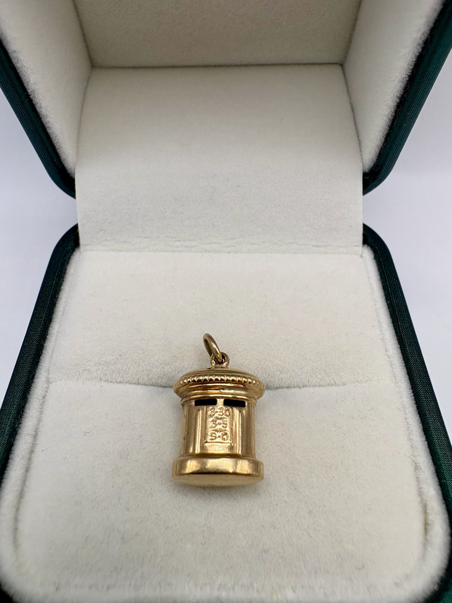 9ct gold post box charm