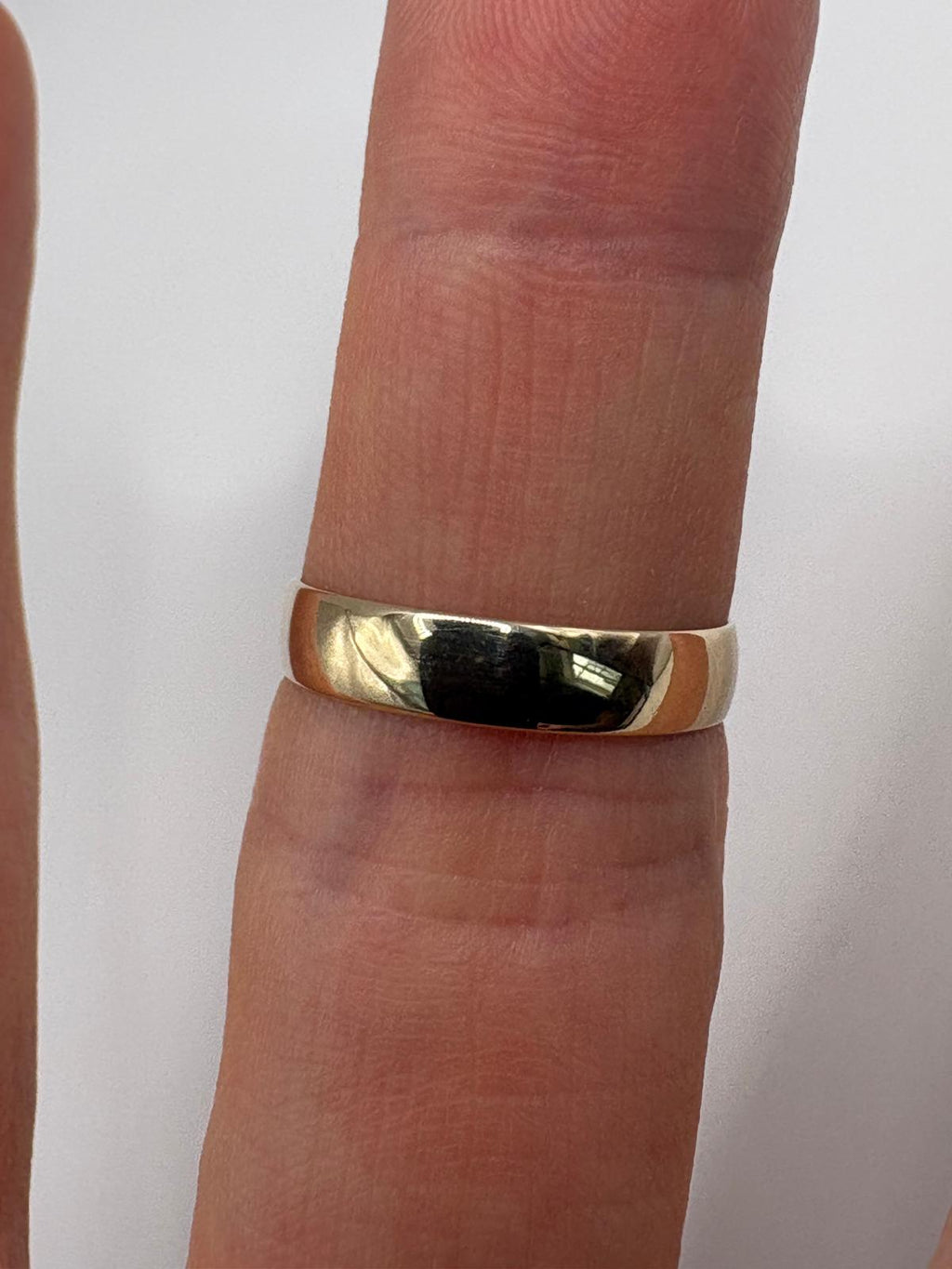 9ct gold band ring