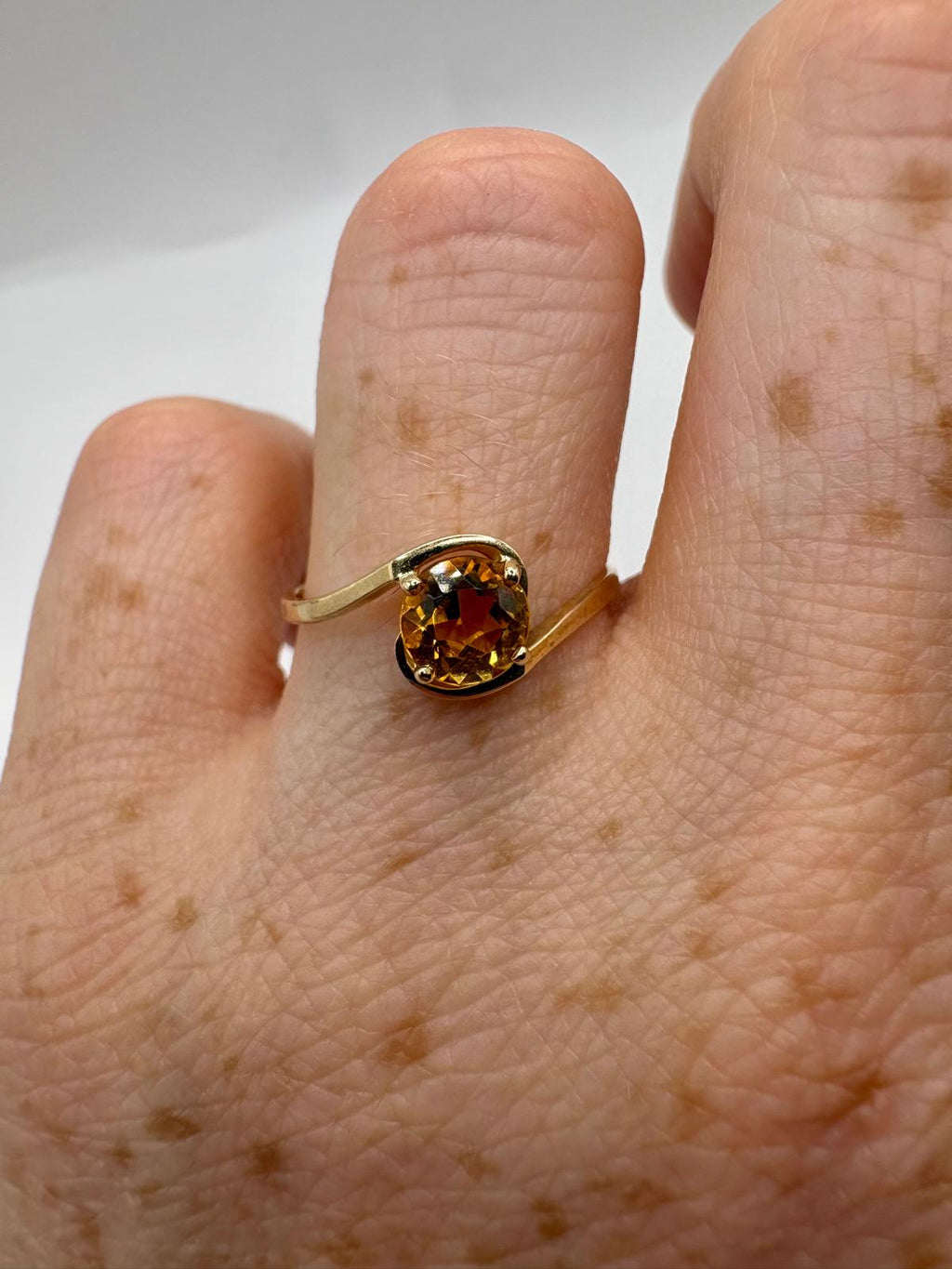 9ct gold quartz ring