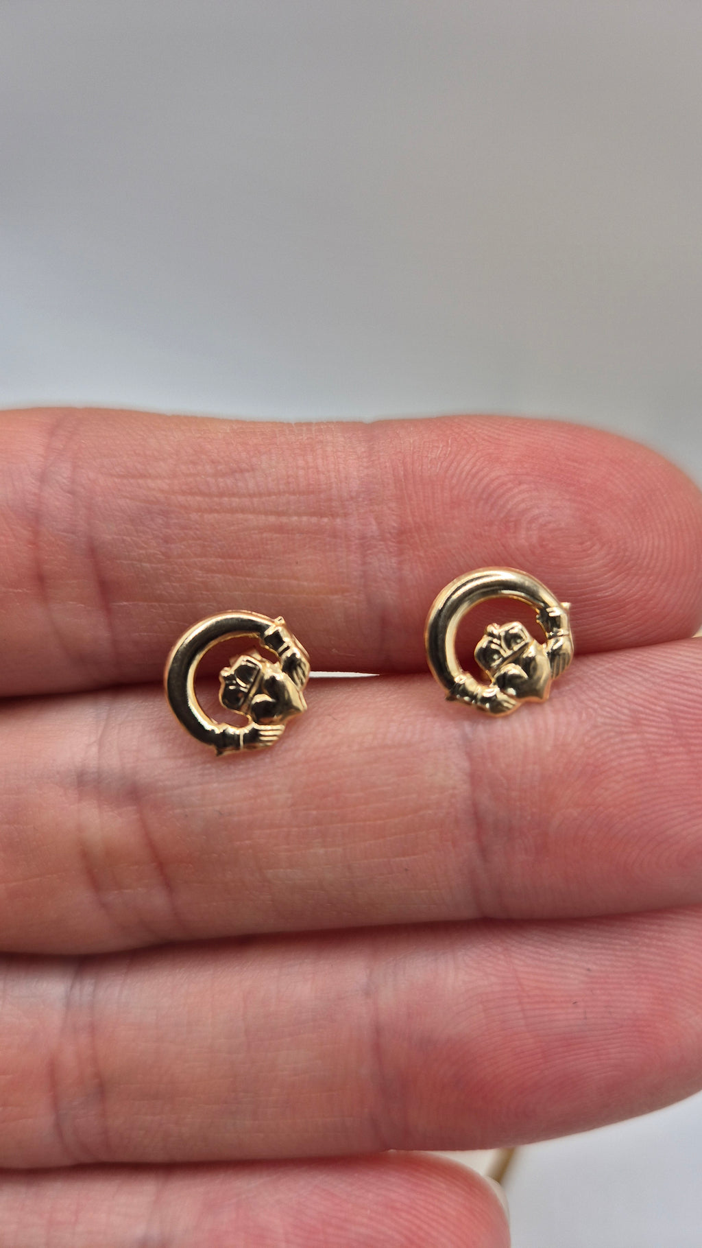 9ct gold claddagh earrings