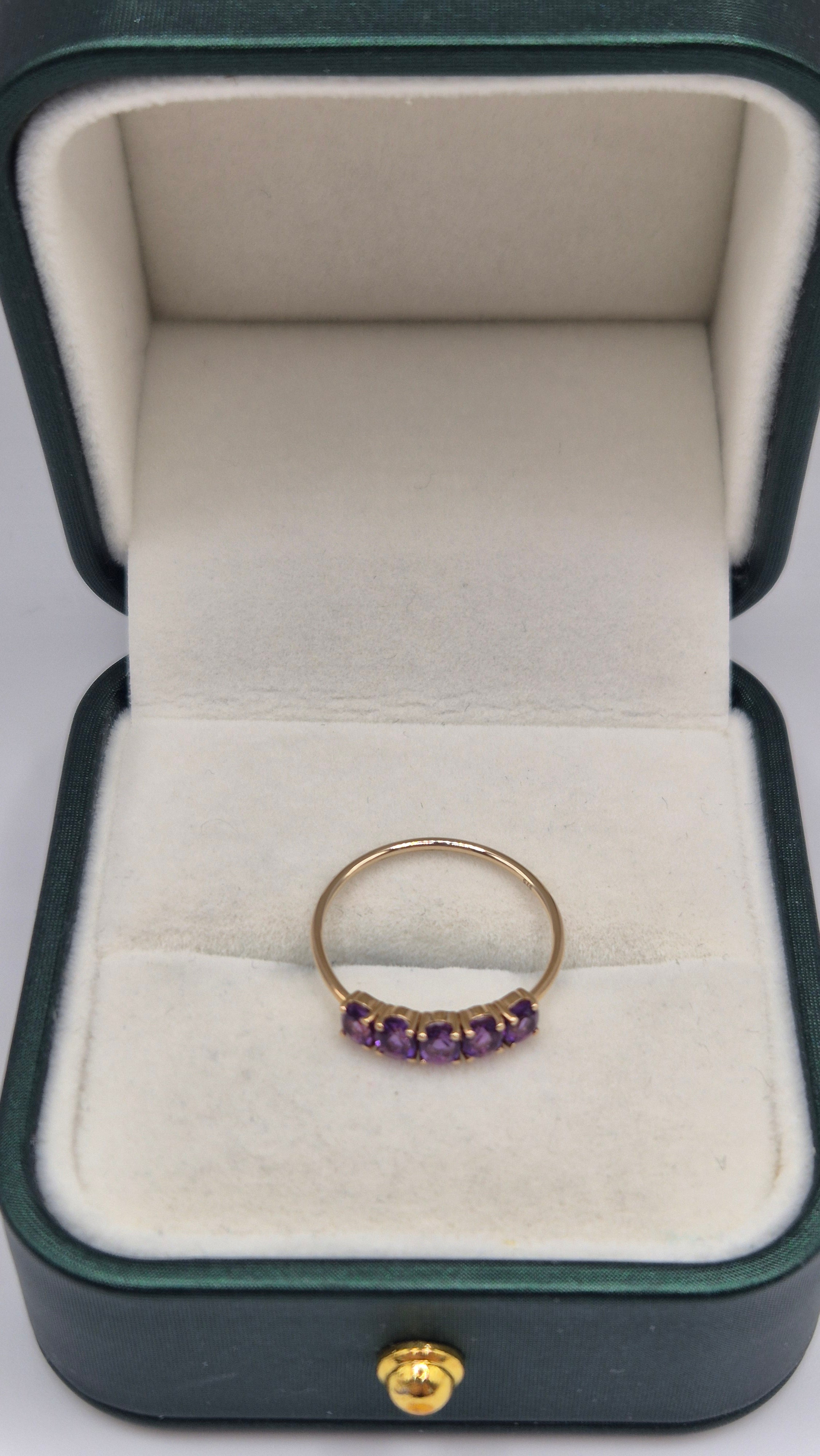 9ct gold amethyst ring