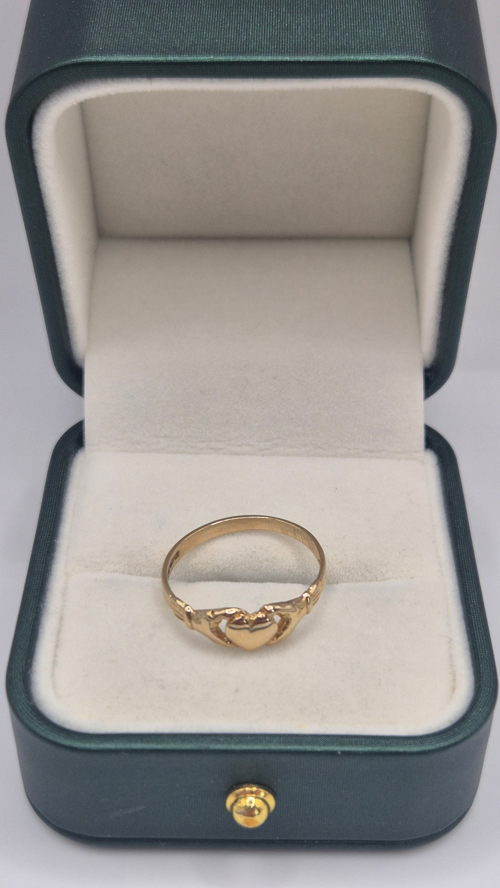 9ct gold claddagh ring