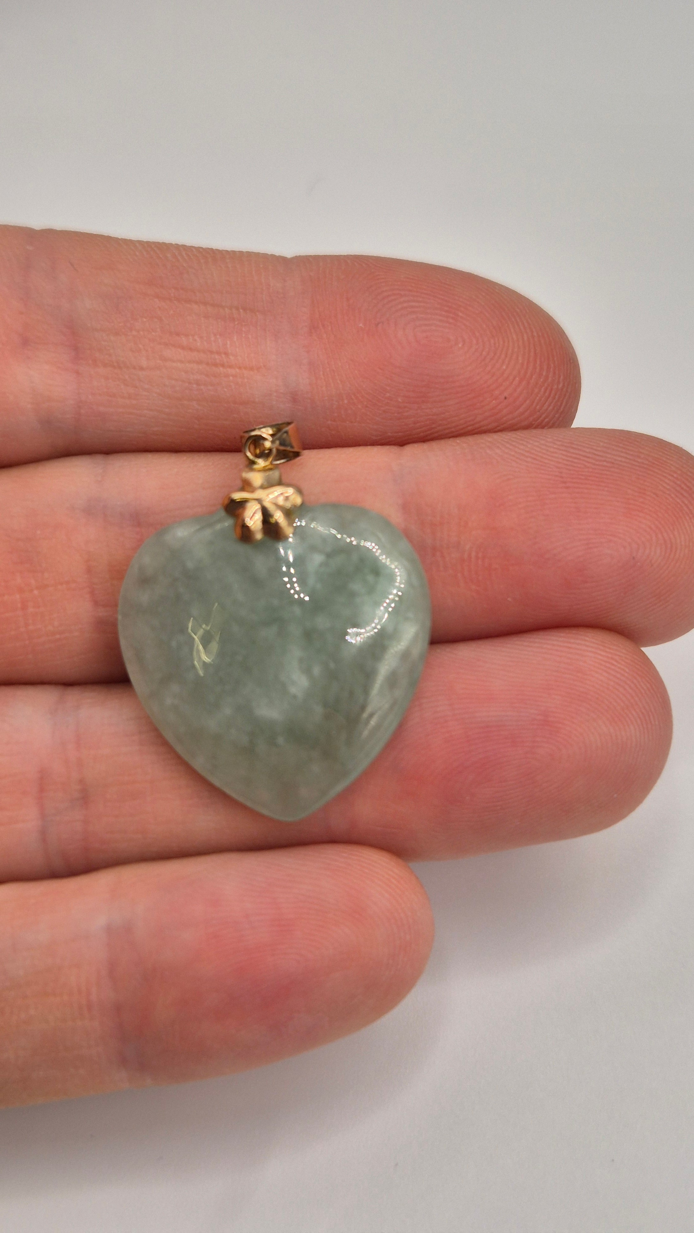 9ct gold jade heart pendant