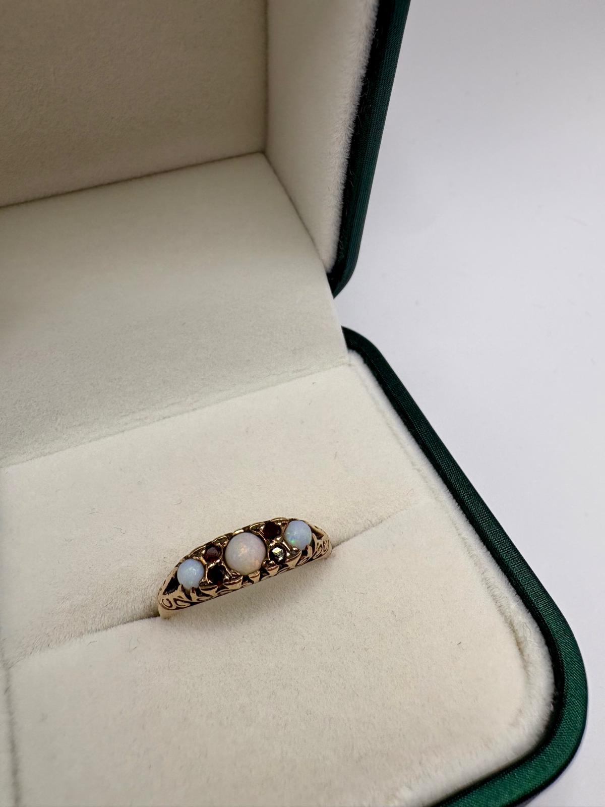 9ct gold vintage garnet and opal