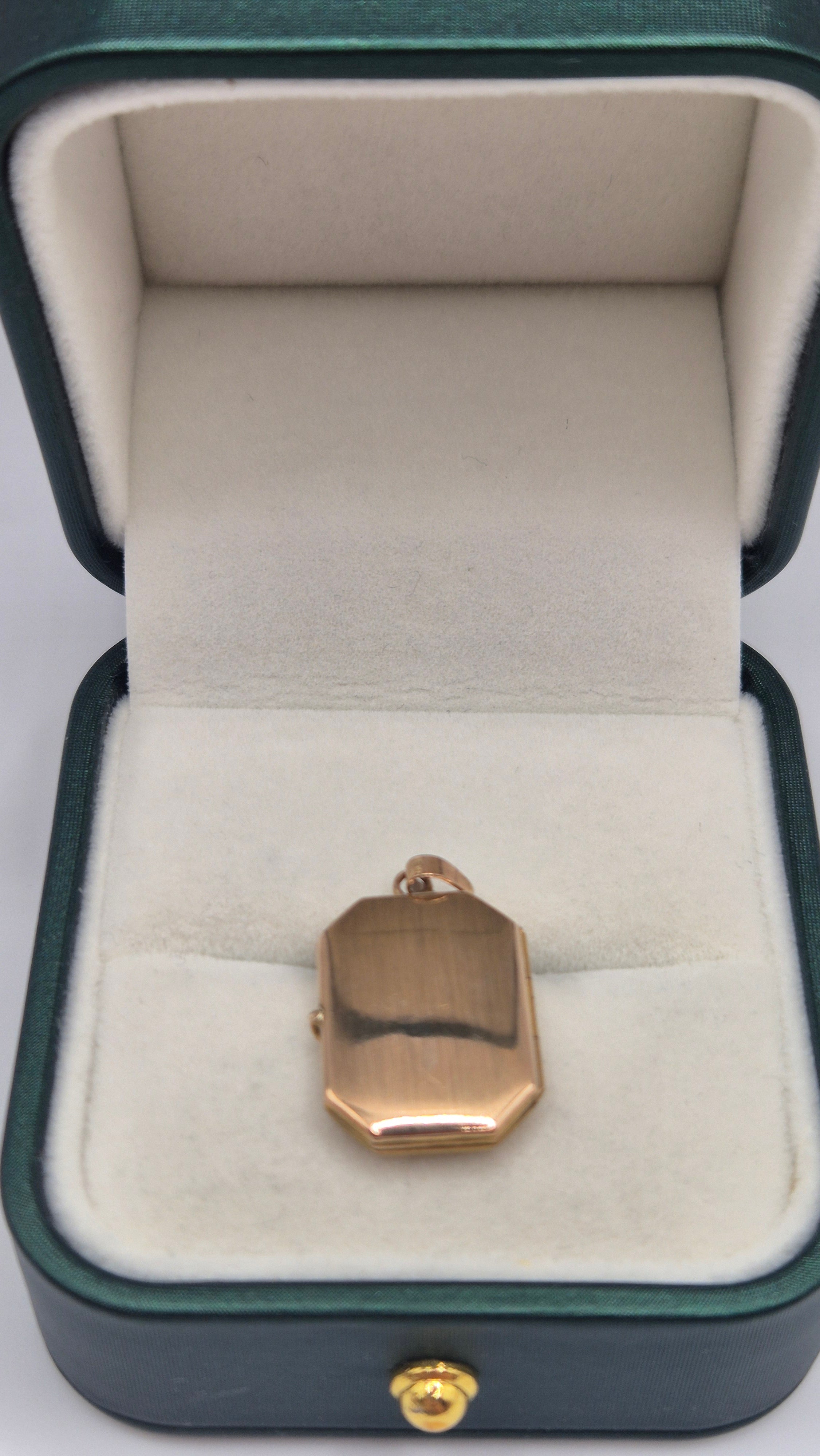 9ct gold flower locket pendant