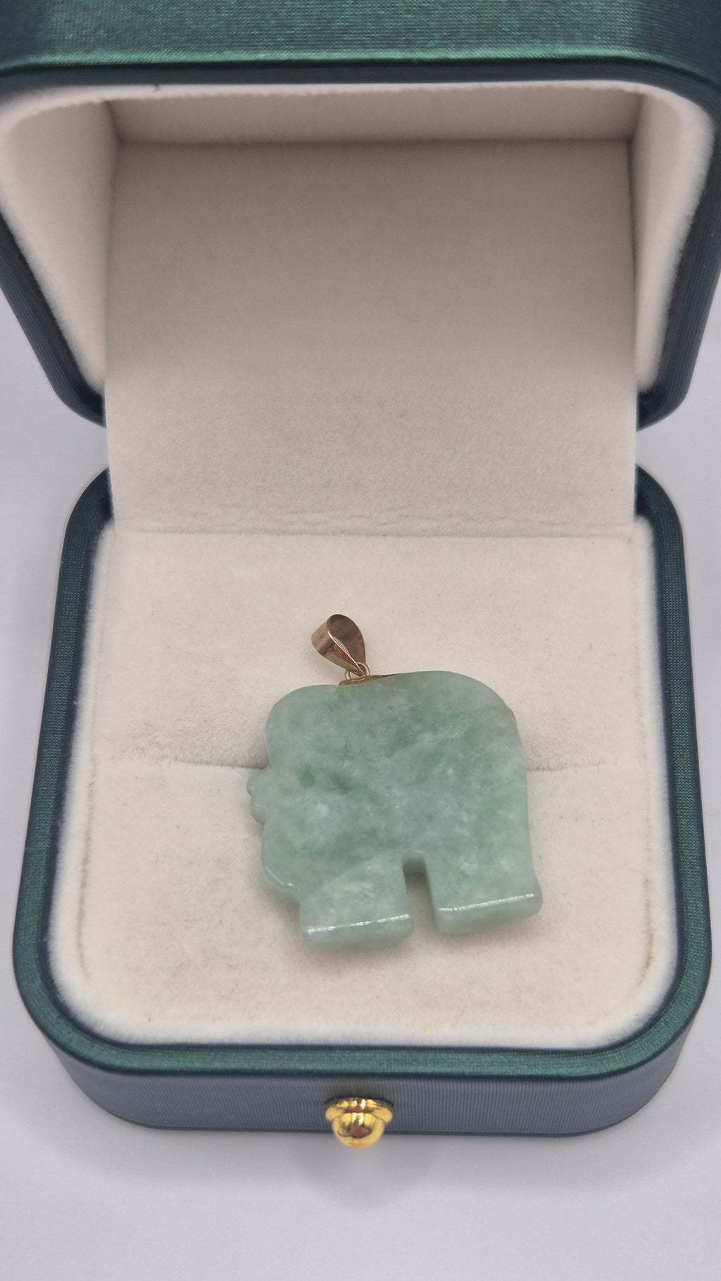 9ct gold jade elephant pendant
