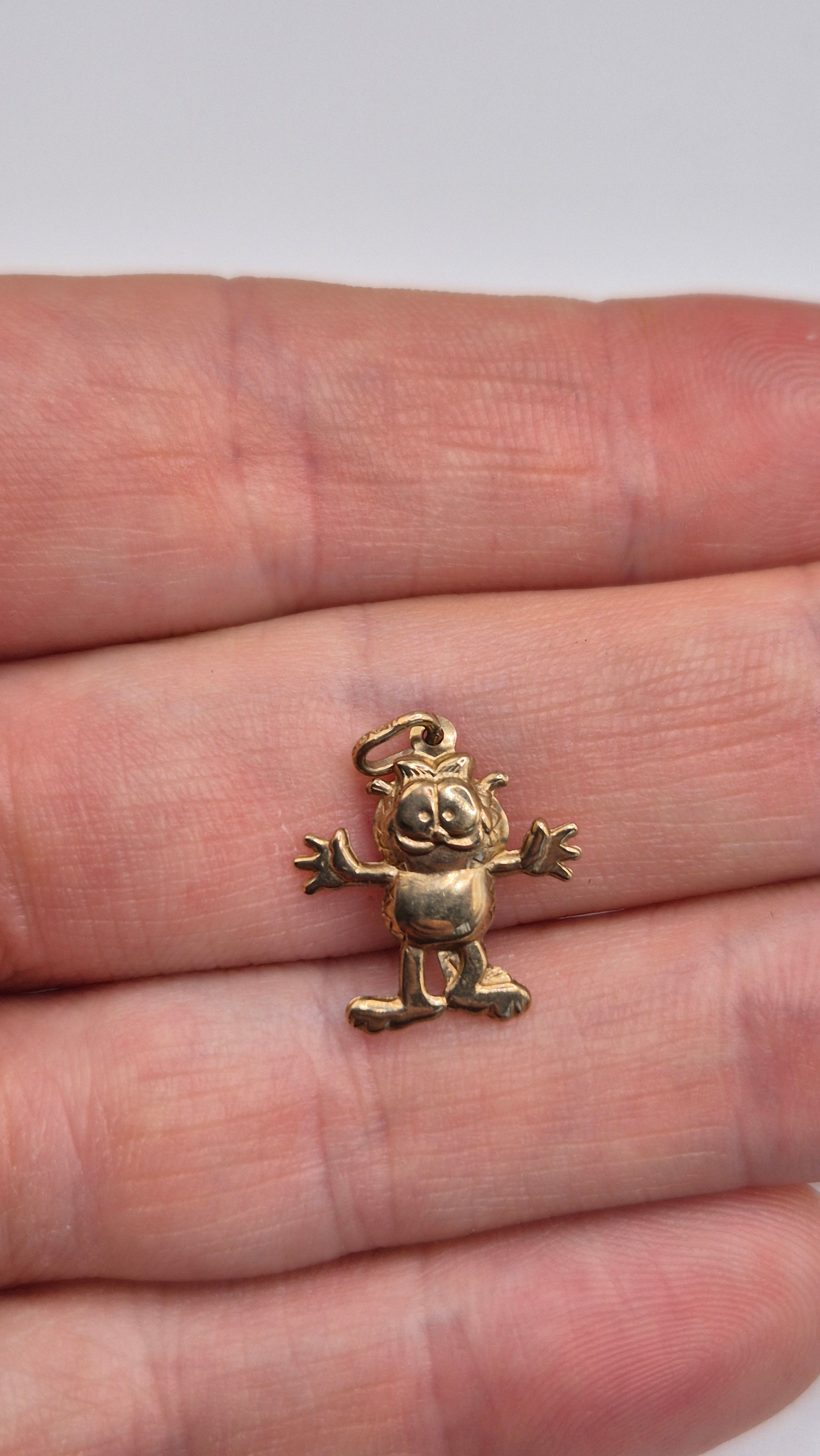 9ct gold garfield charm