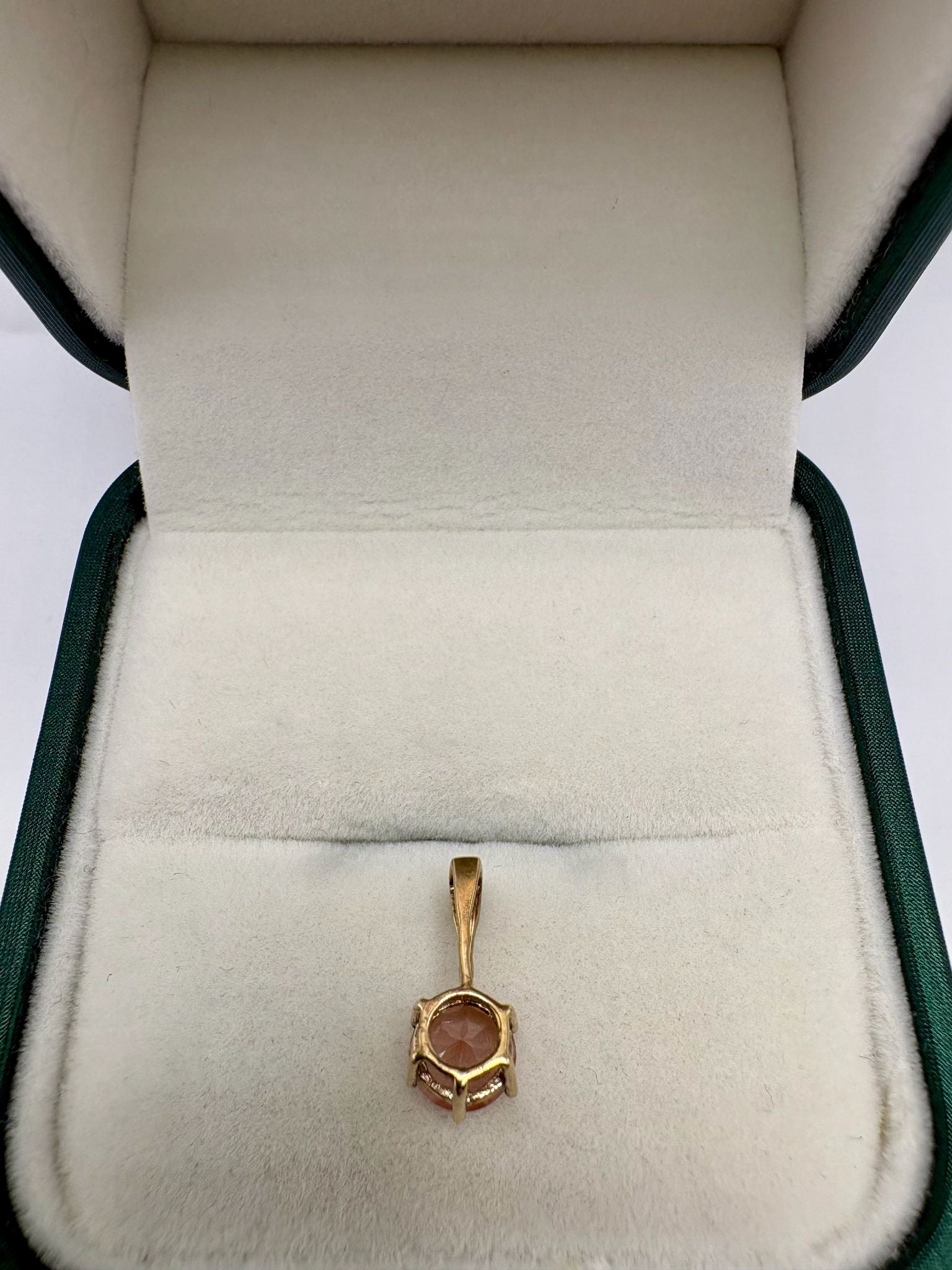 9ct gold pink gem pendant