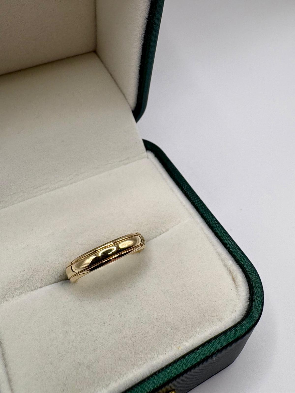 9ct gold patterned band ring