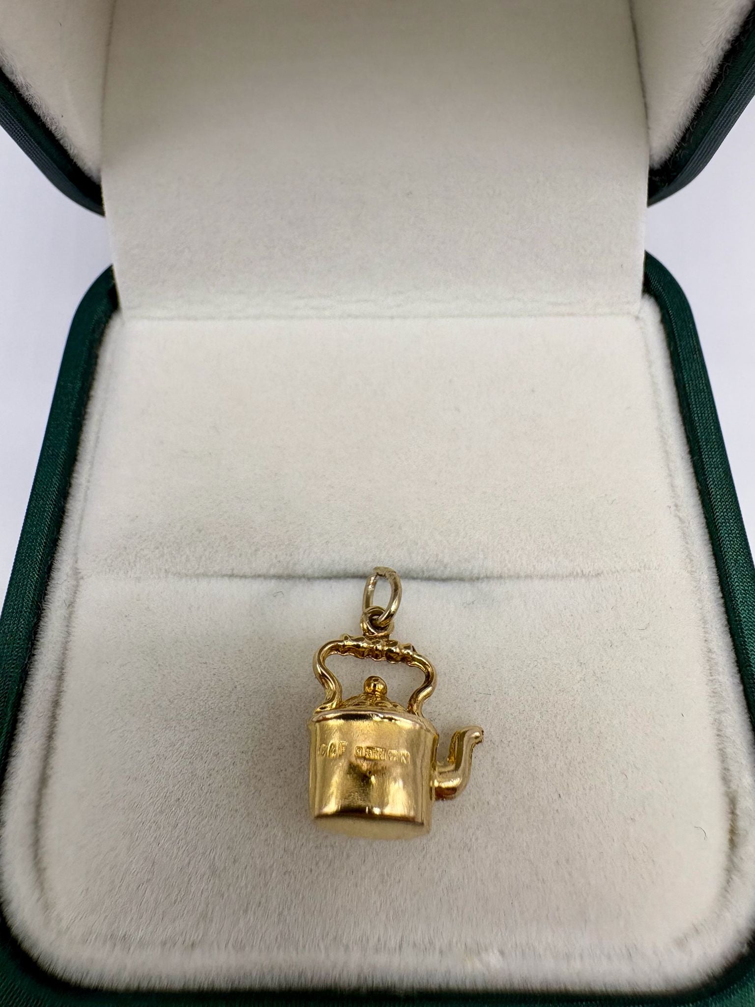 9ct gold kettle charm