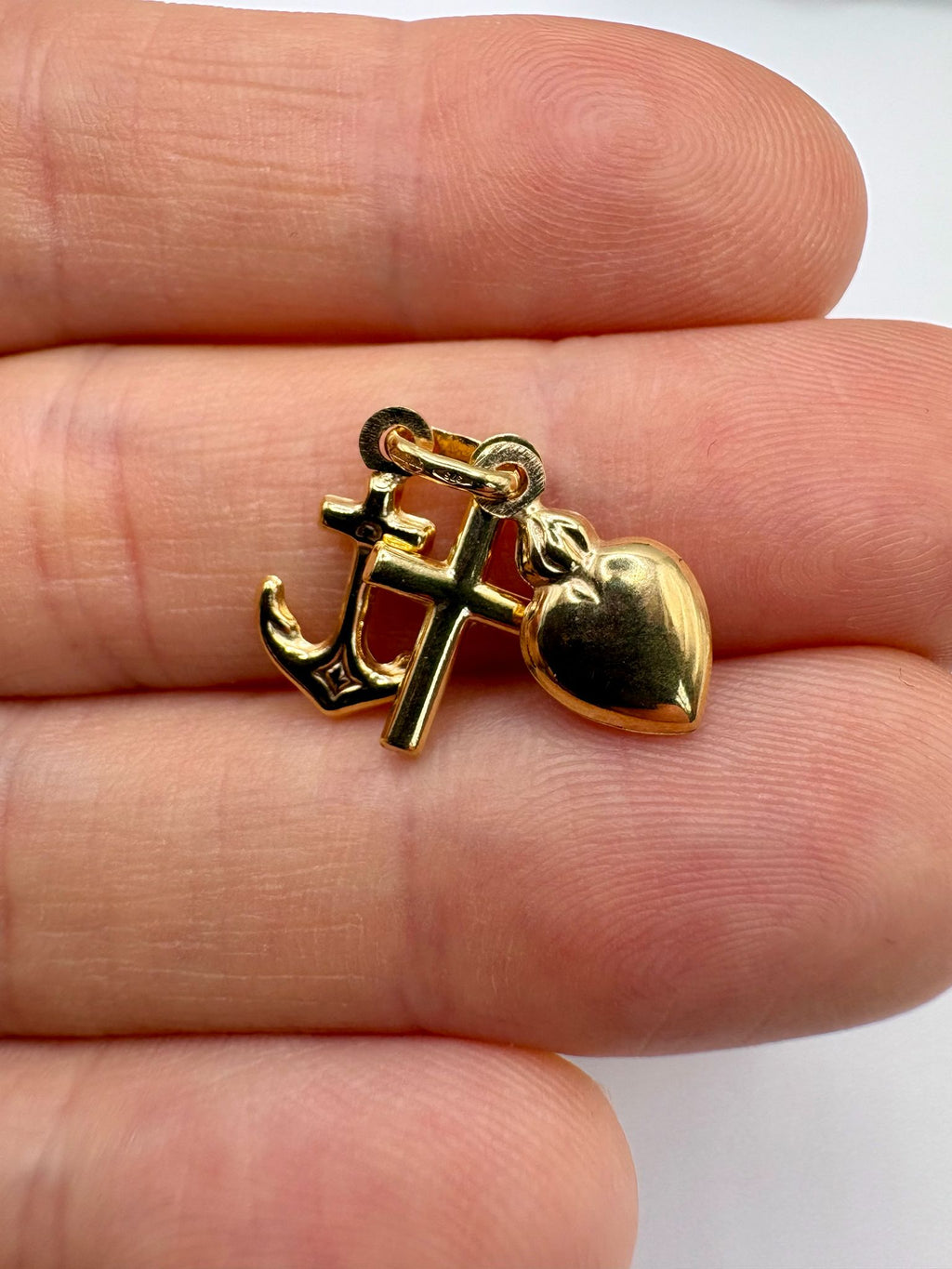 9ct gold hope, faith and charity charm