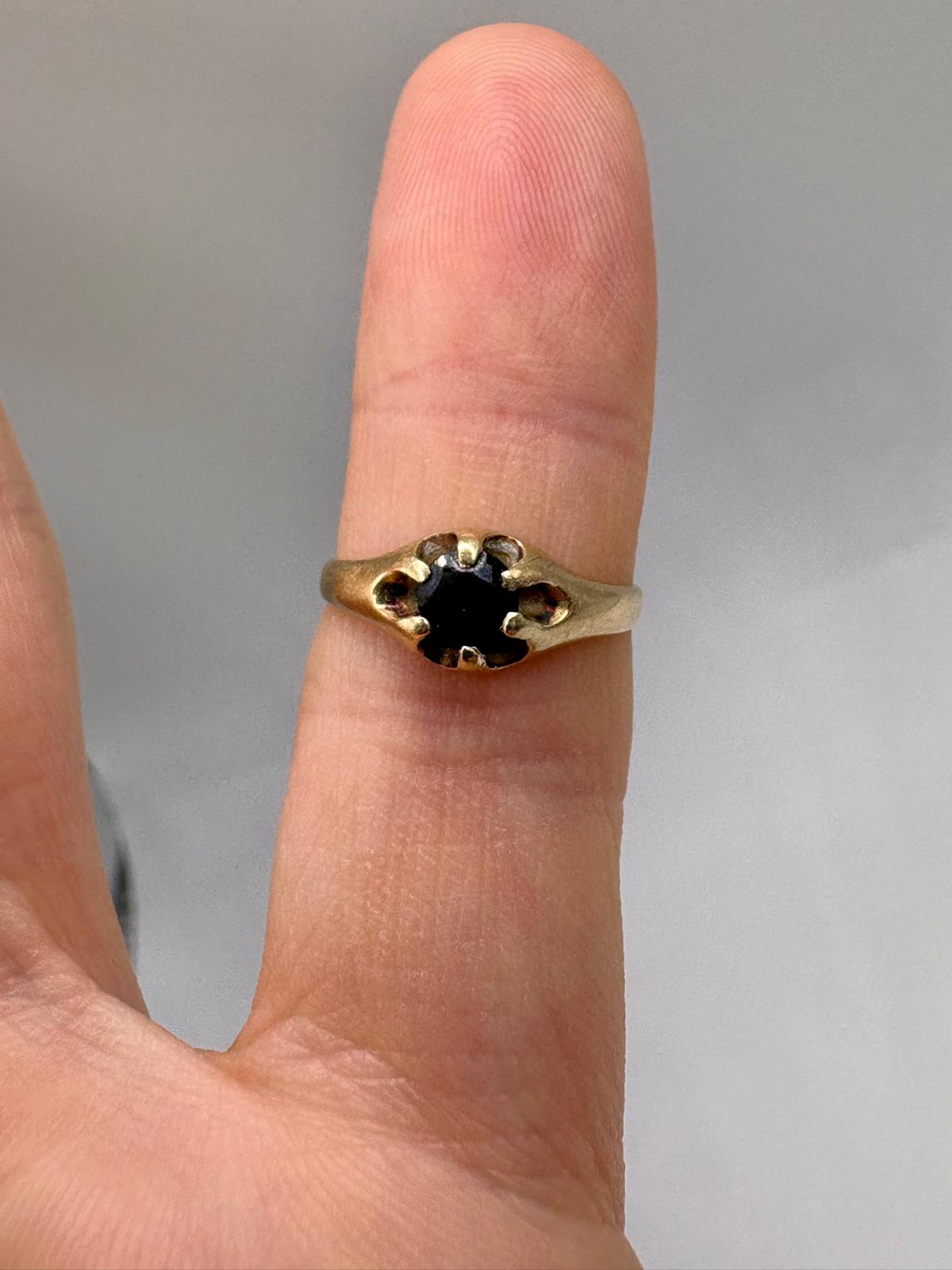 9ct gold garnet gypsy ring