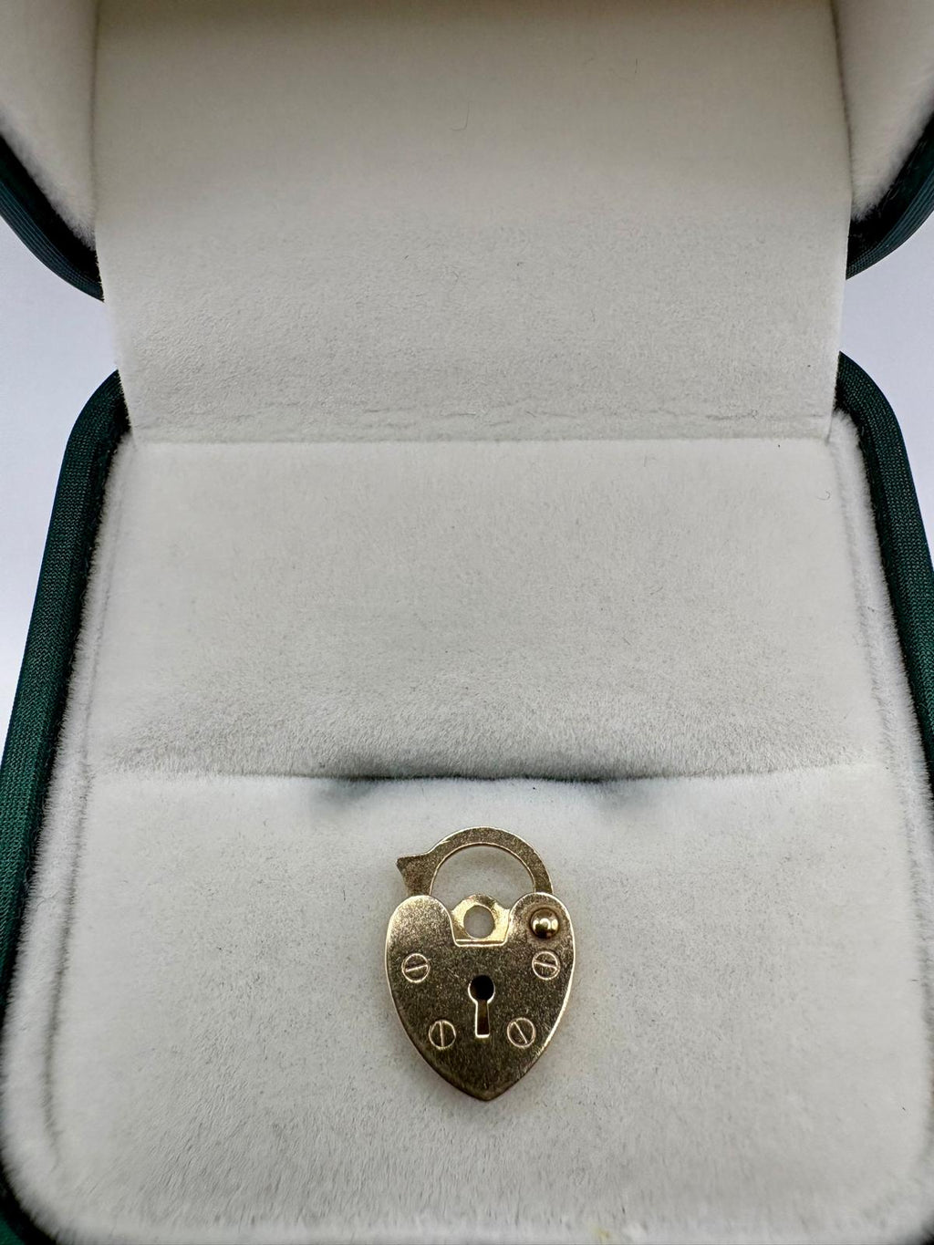 9ct gold padlock (1)