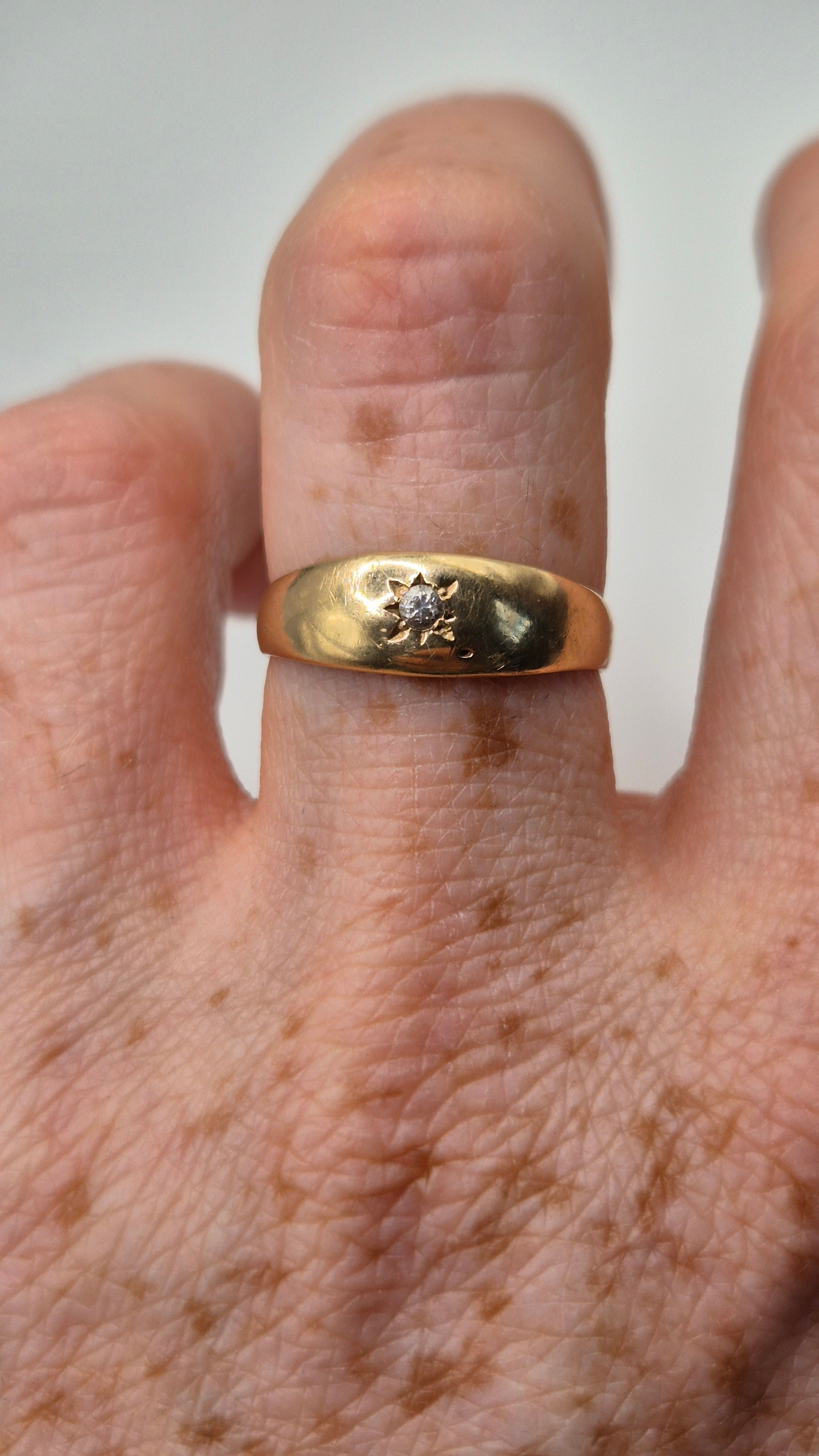9ct gold cz gypsy ring