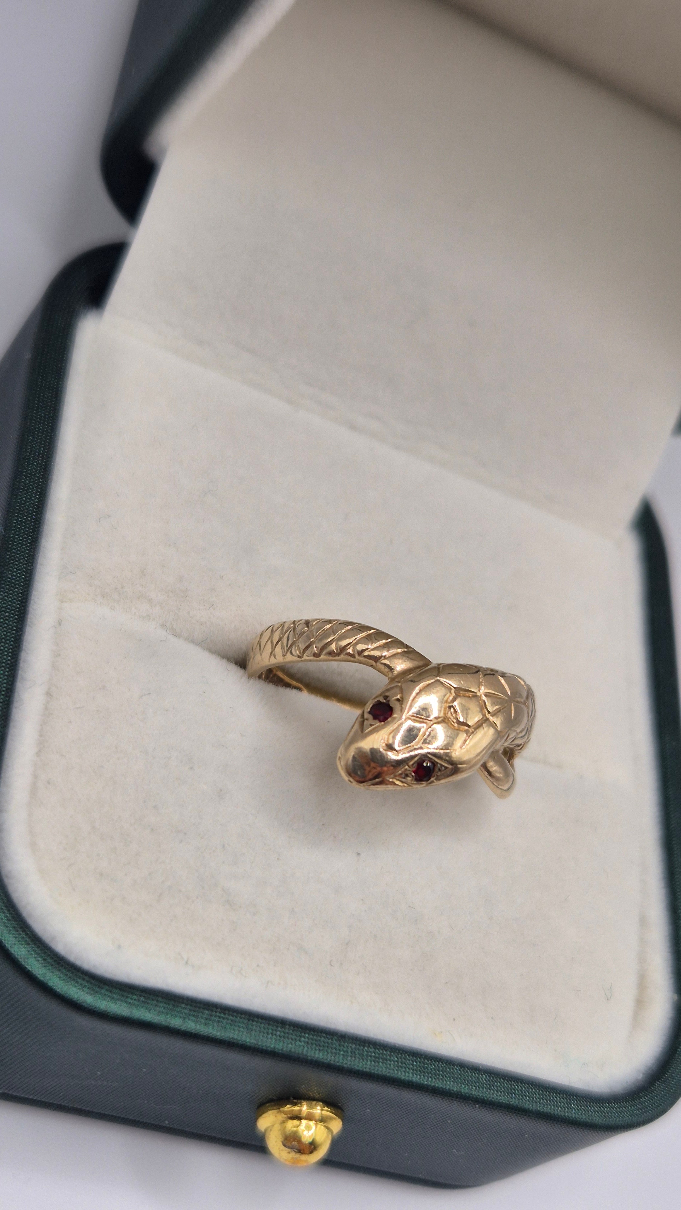 9ct gold garnet snake ring