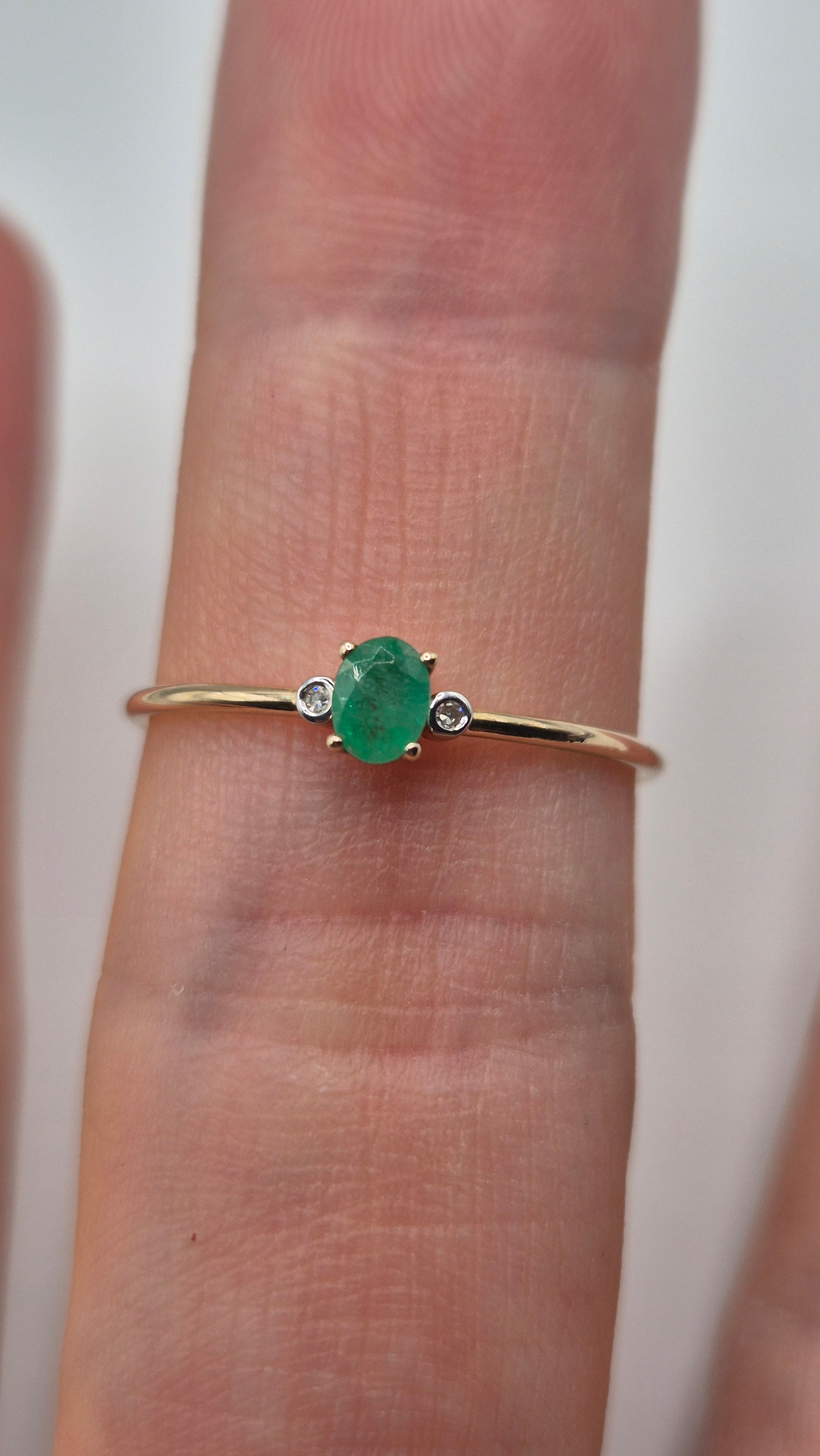 9ct gold diamond and emerald ring