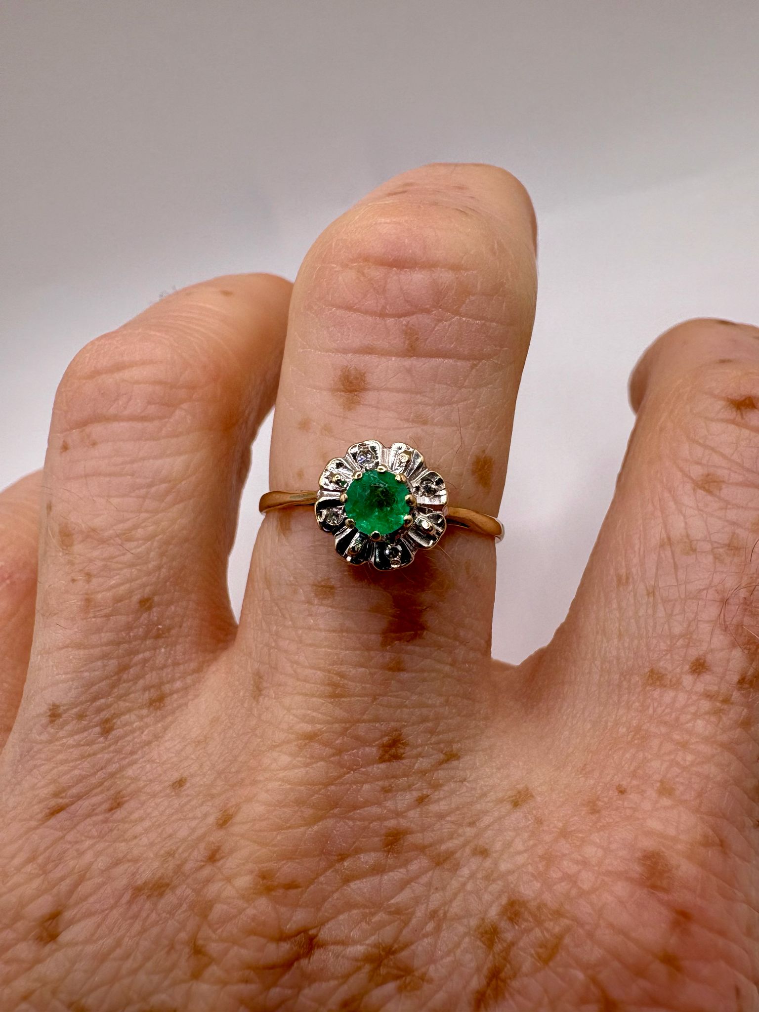 9ct gold emerald and diamond ring