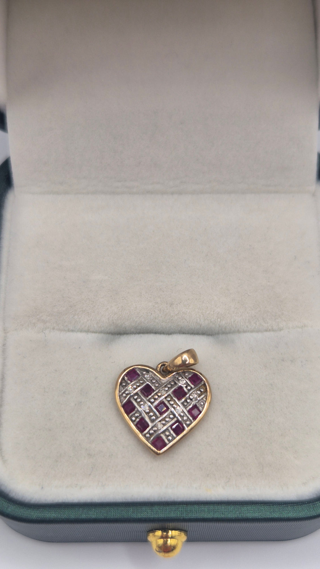 9ct gold heart pendant