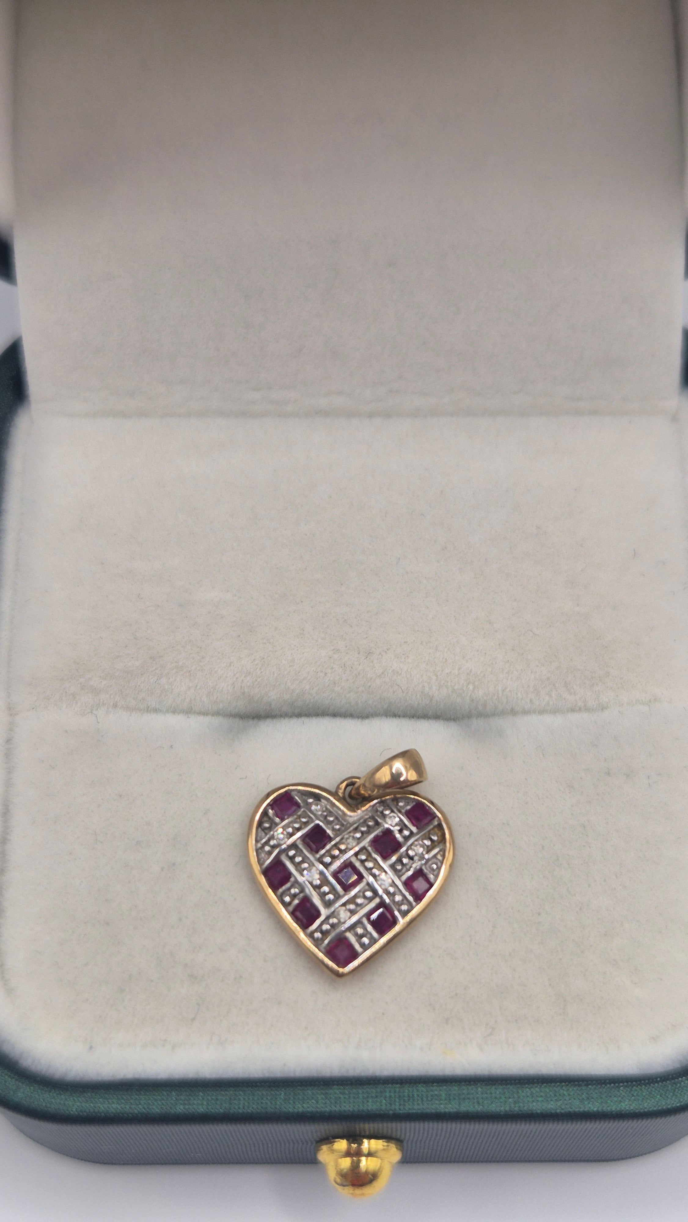 9ct gold heart pendant