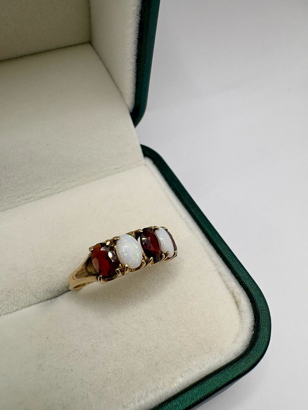 9ct gold garnet and opal ring