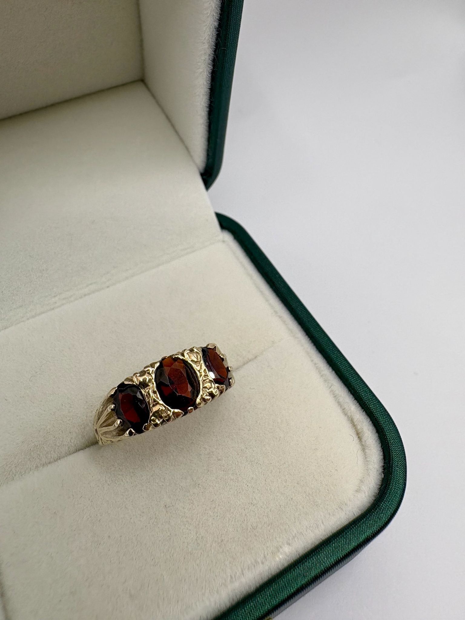 9ct gold garnet trilogy ring