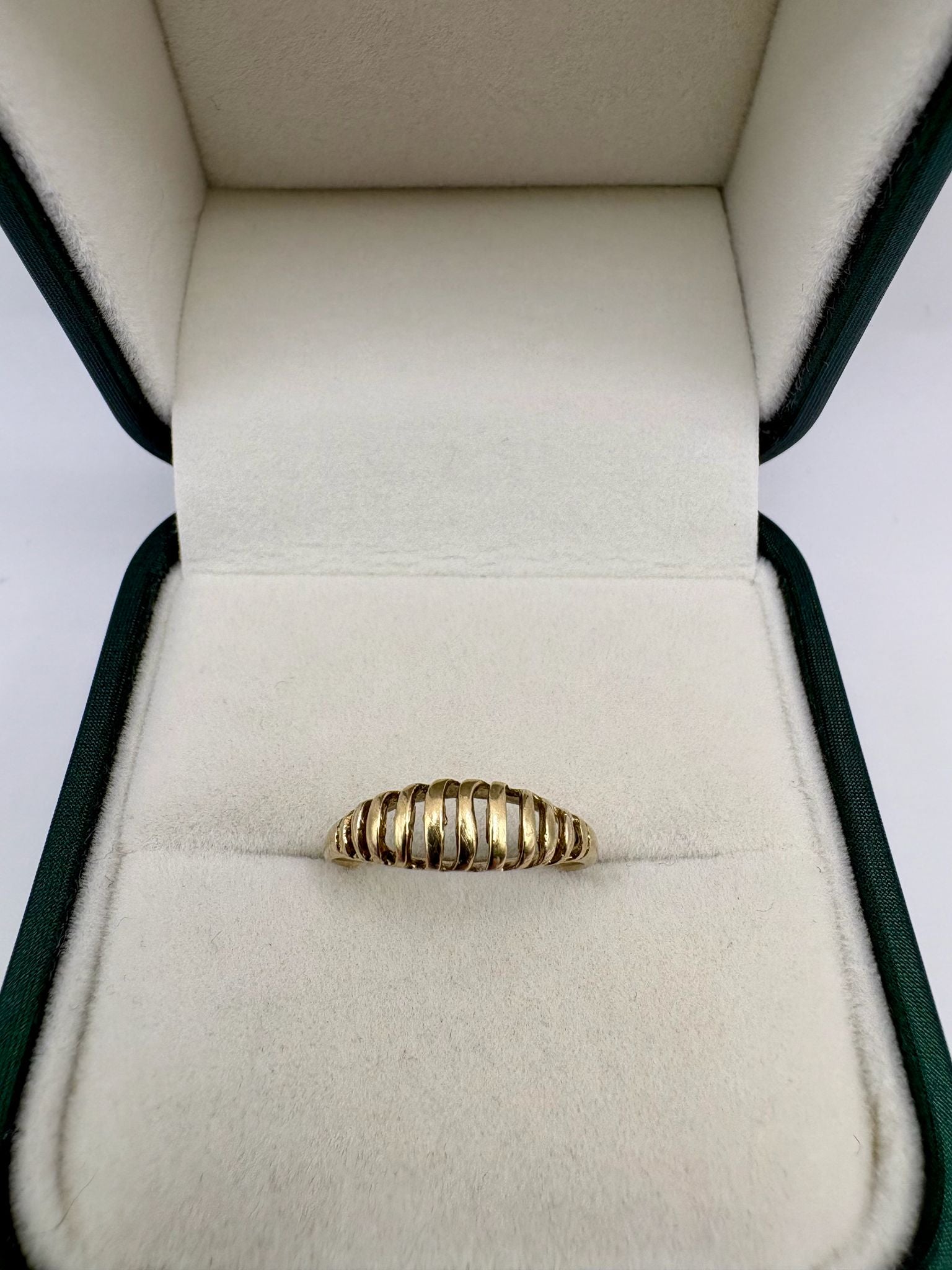9ct gold croissant style ring