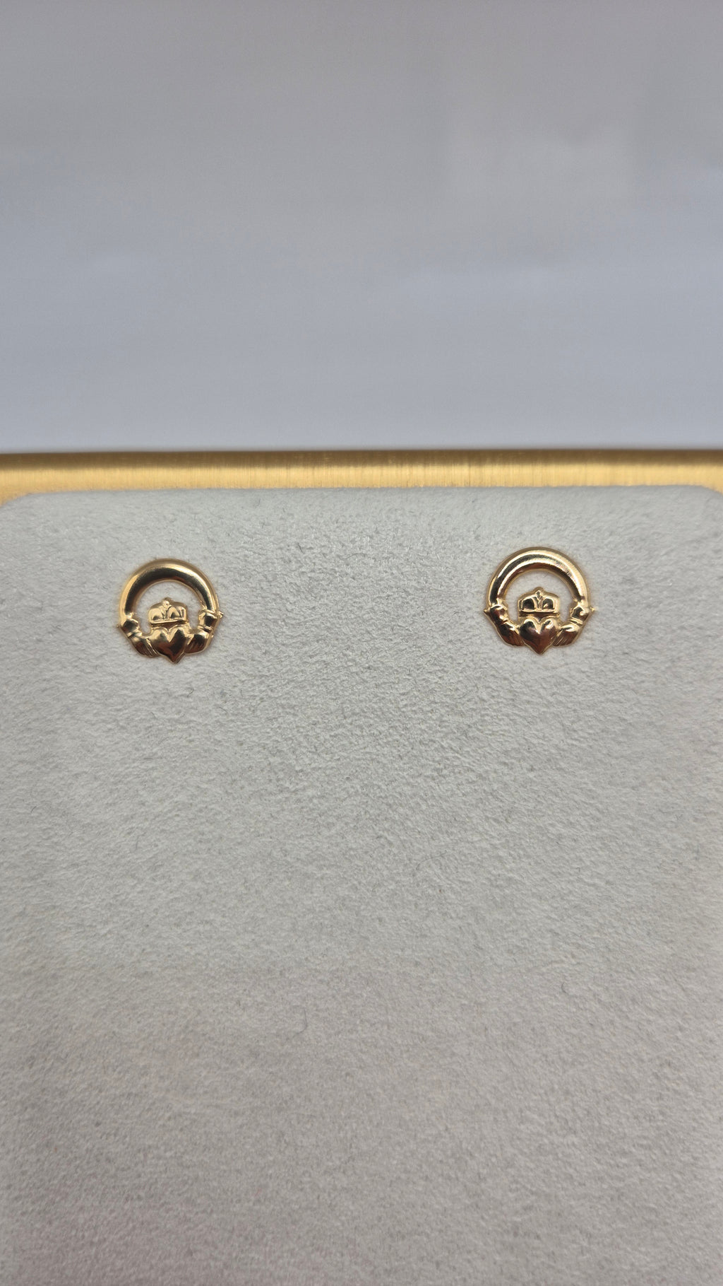 9ct gold claddagh earrings